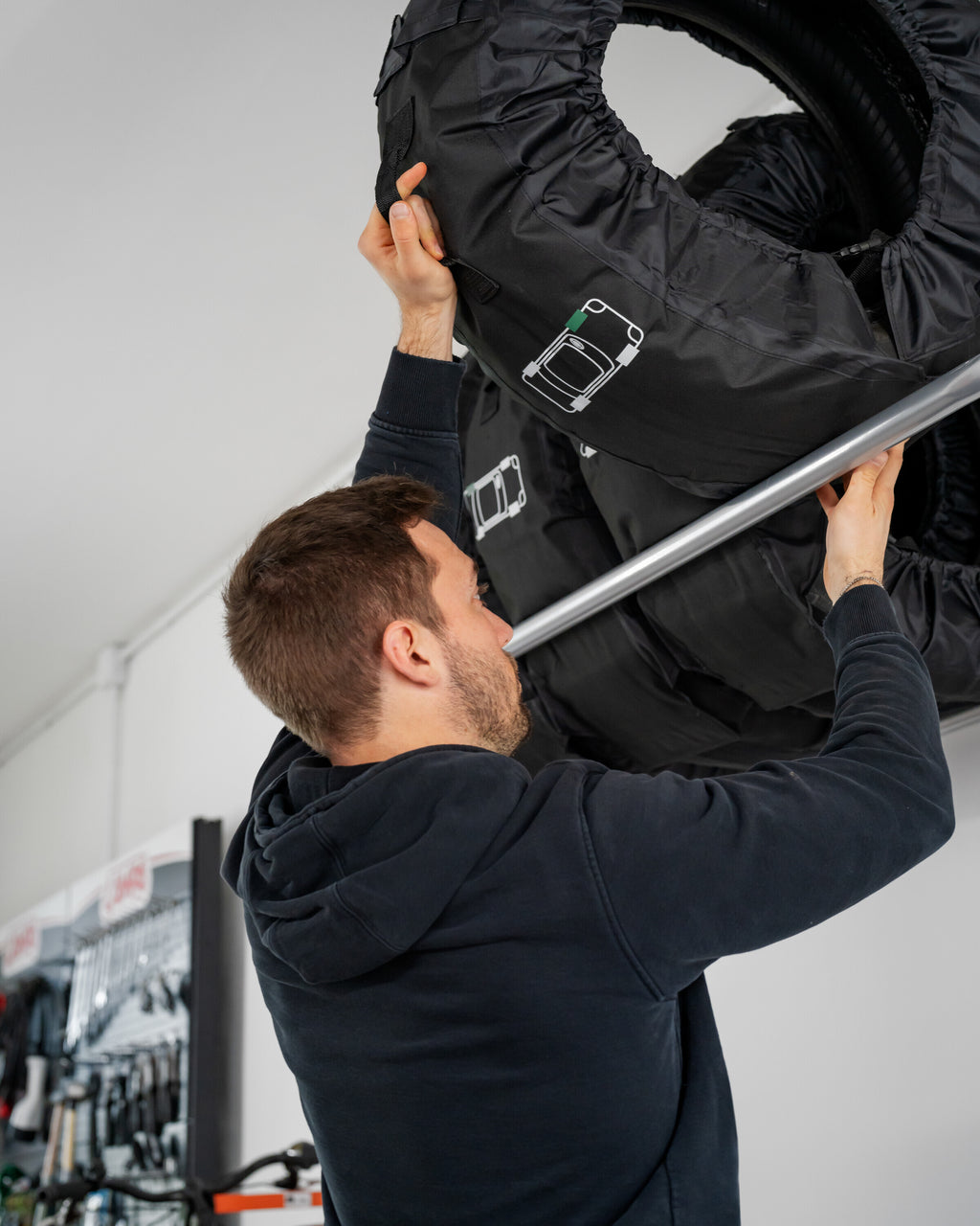 XL foldable rack, supporto porta gomme e cerchioni da parete richiudibile