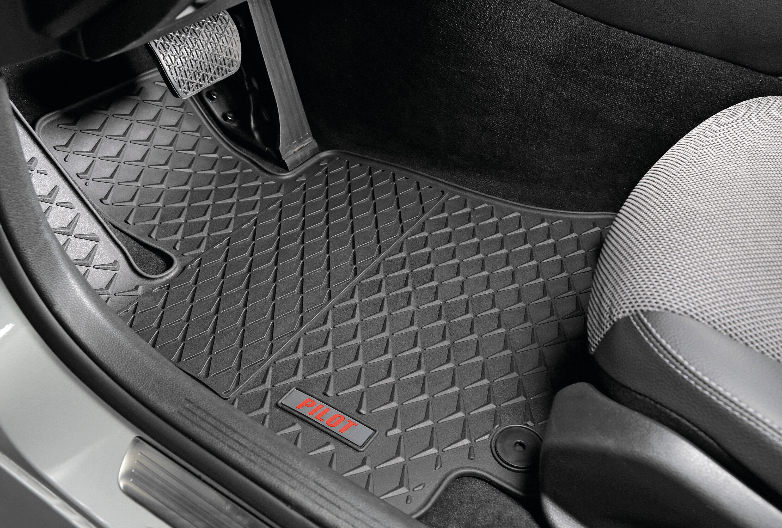 Pilot, set tappeti su misura in eco gomma - compatibile per Volkswagen Touran (05/03>08/15)
