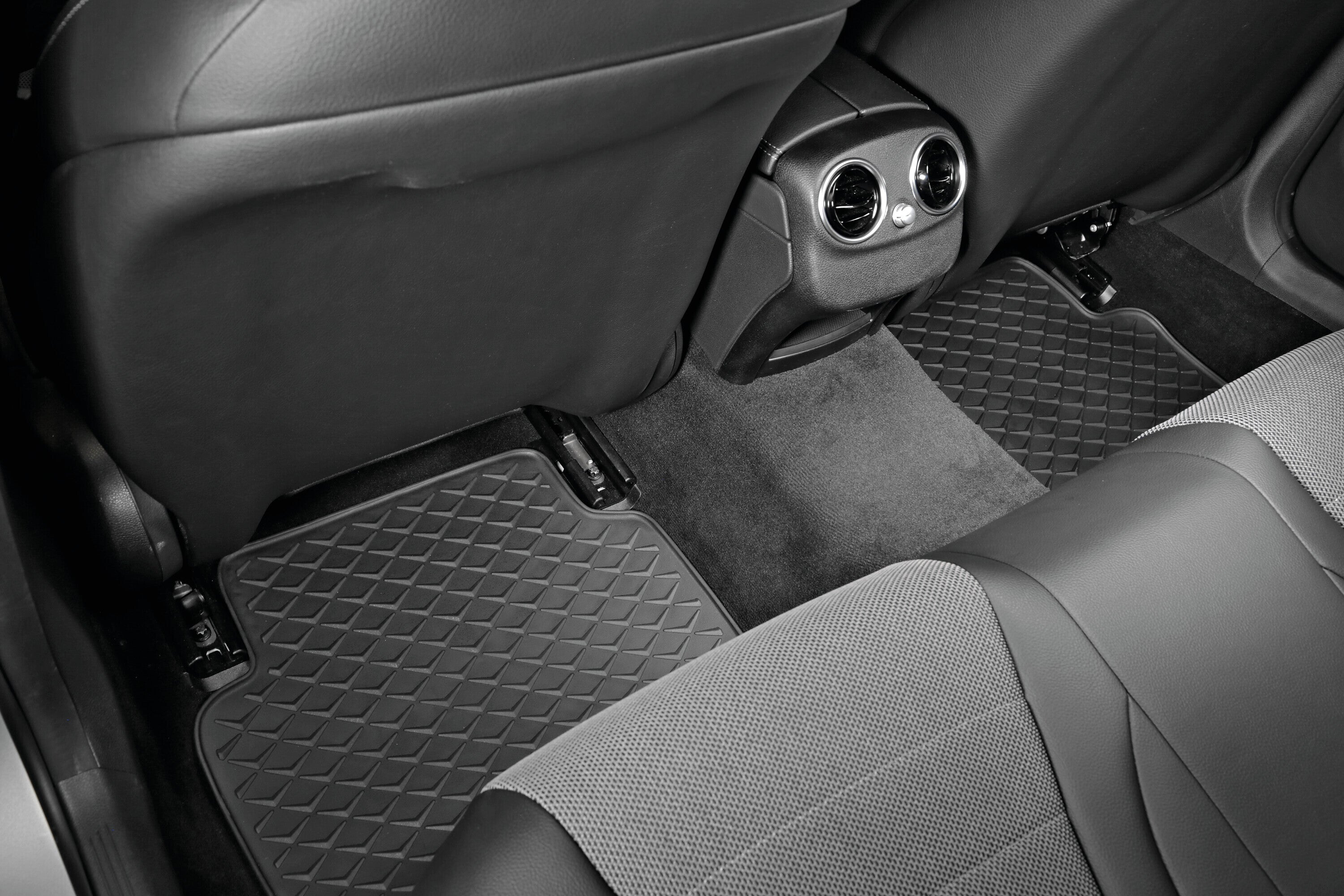 Pilot, set tappeti su misura in eco gomma - compatibile per Volkswagen Touran (05/03>08/15)