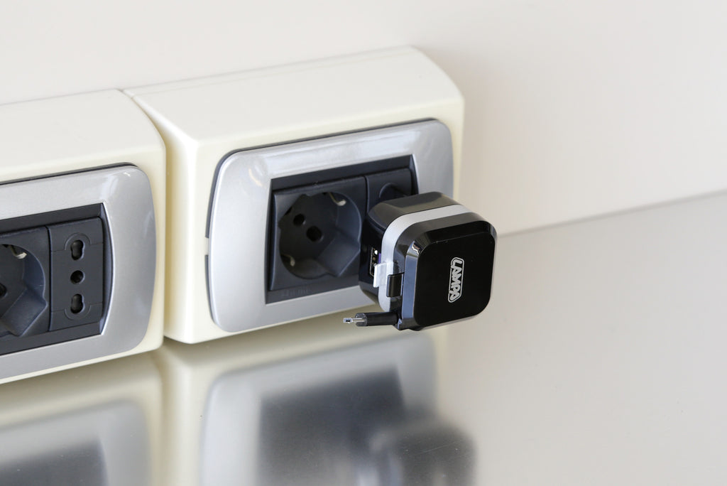 Caricabatteria da rete Micro Usb con 1 porta Usb - Fast Charge - 2400 mA - 100/230V