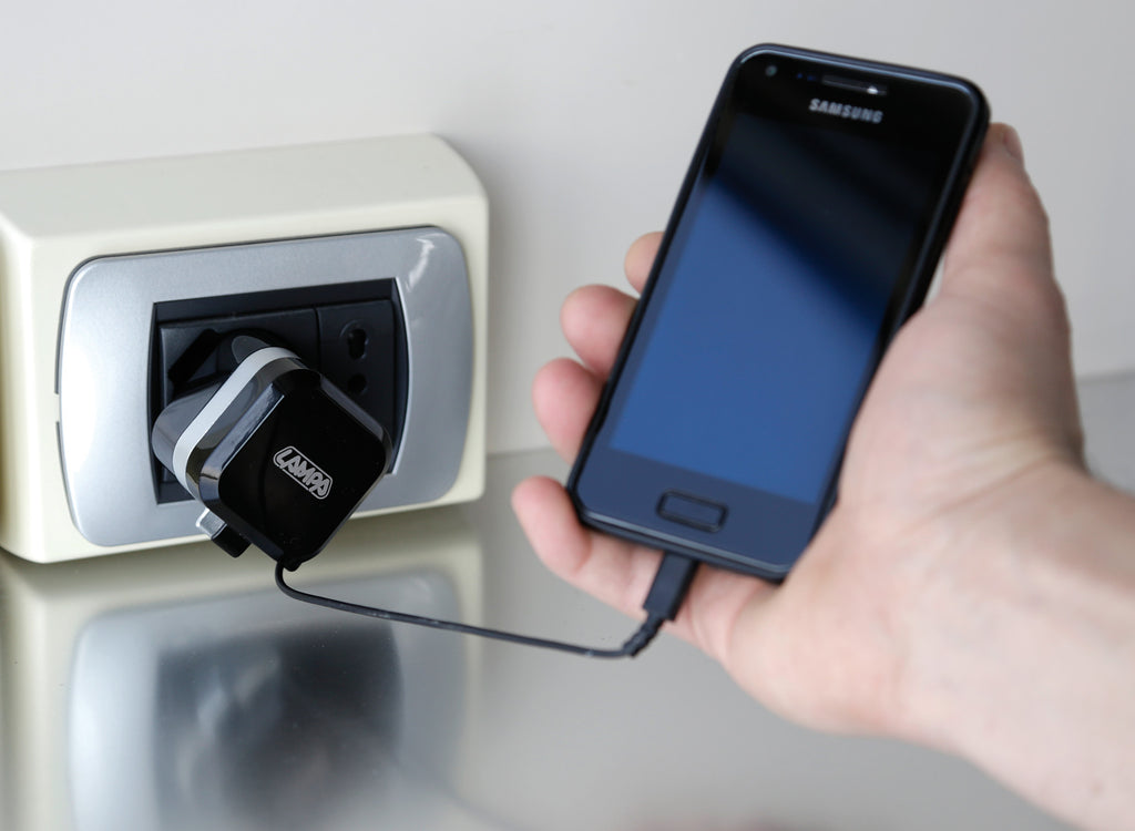 Caricabatteria da rete Micro Usb con 1 porta Usb - Fast Charge - 2400 mA - 100/230V