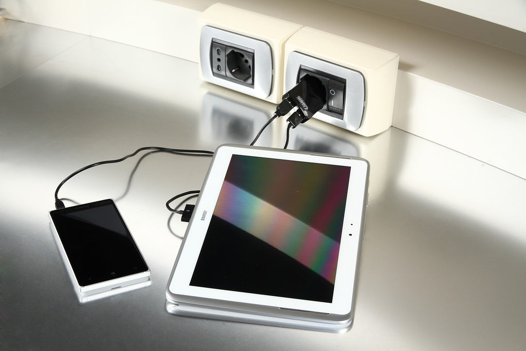 Caricabatteria da rete con 2 porte Usb - 2400 mA - 100/230V