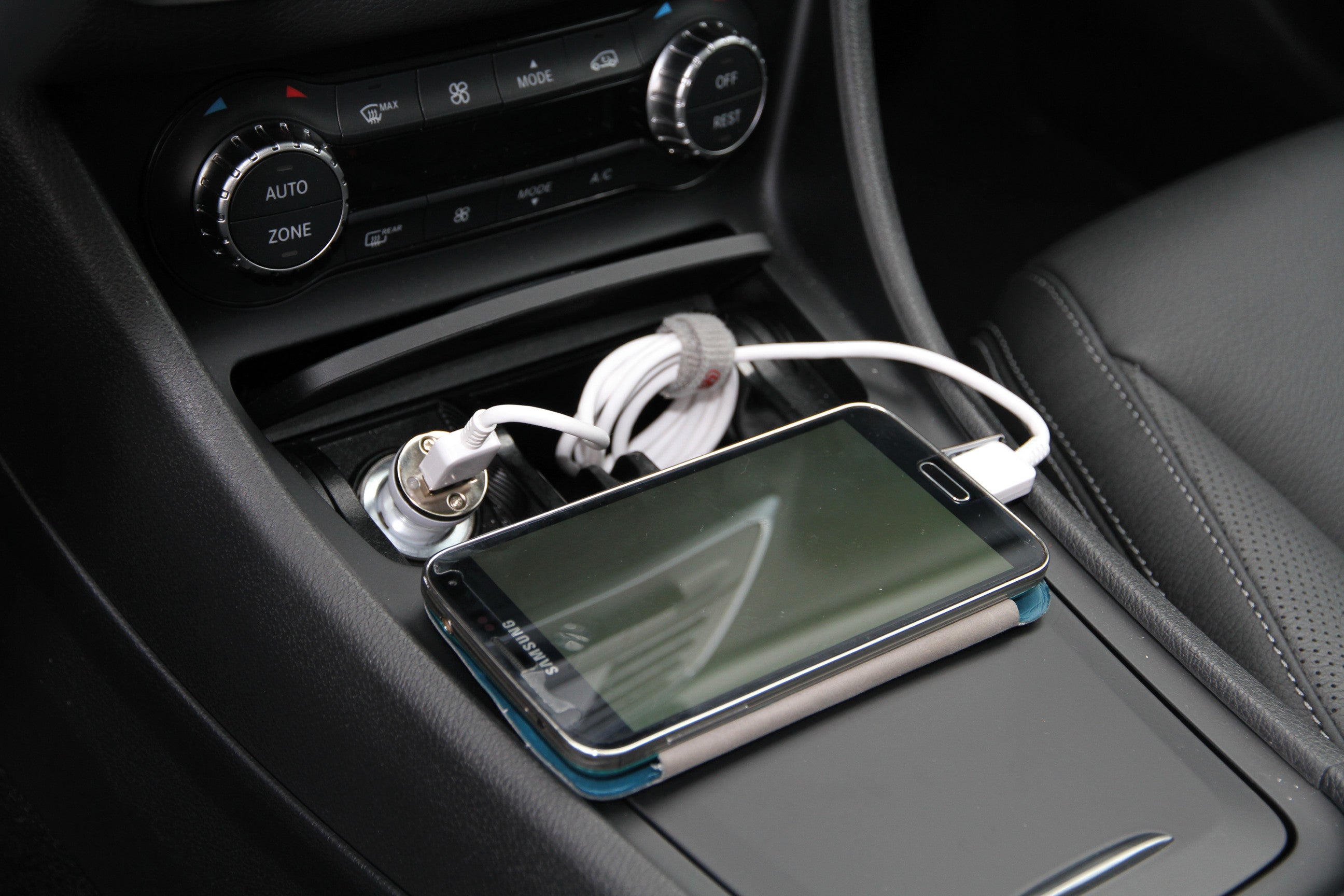 Display 20 pz - Caricabatteria 1 porta Usb - 1000 mA - 12/24V