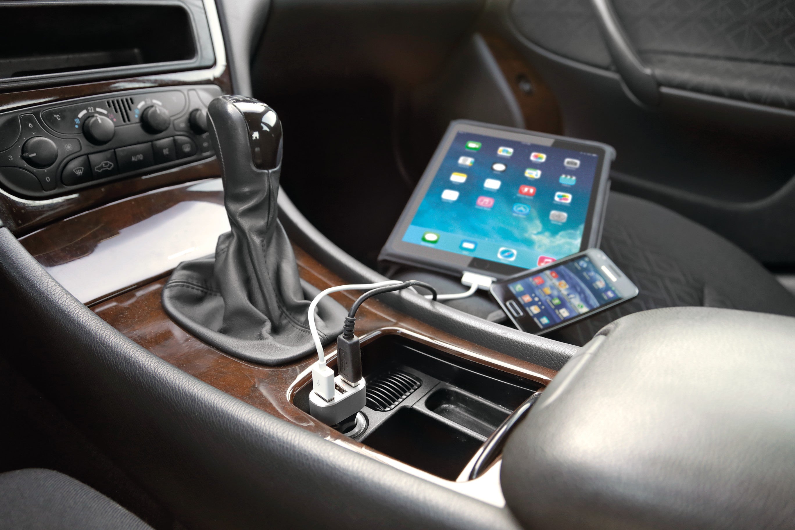 Caricabatteria 3 porte Usb - 4500 mA - 12/24V
