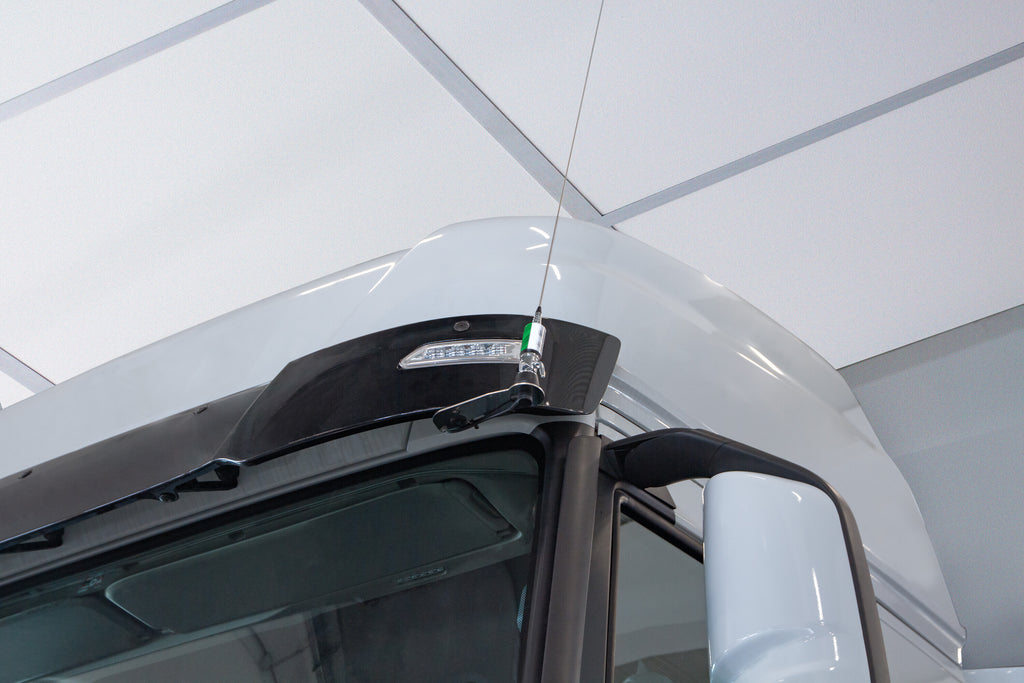 Staffa per antenna CB - Attacco su visiera parasole - compatibile per Iveco S-Way (10/19>)