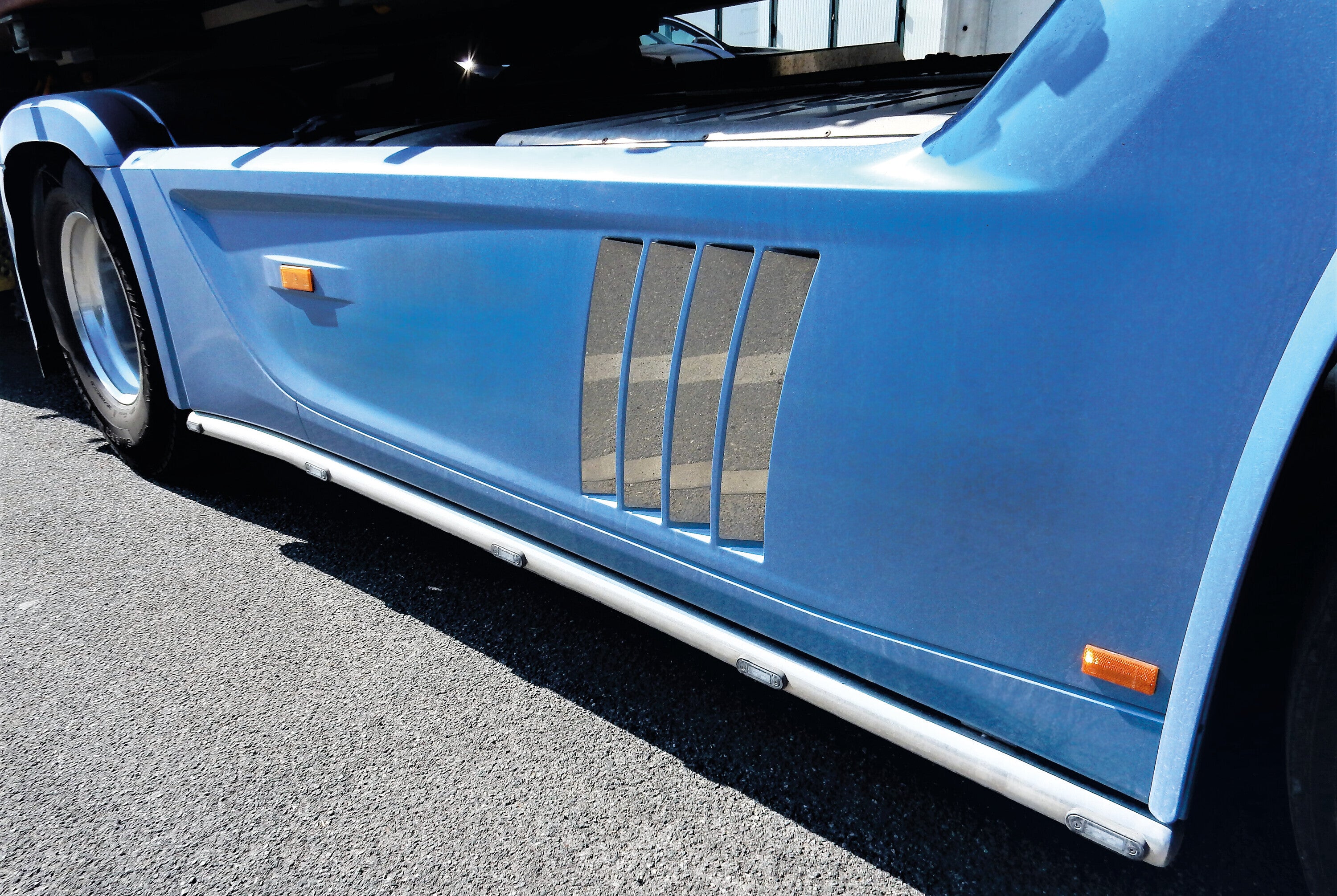 Barre per minigonne, 5 fori - compatibile per Mercedes Actros MP4 (09/11>09/19) Passo 3700 - Mercedes Actros MP5 (10/19>) Passo 3700 - Mercedes Actros MP5 F (11/21>) Passo 3700 - Mercedes Actros MP5 L (11/21>) Passo 3700
