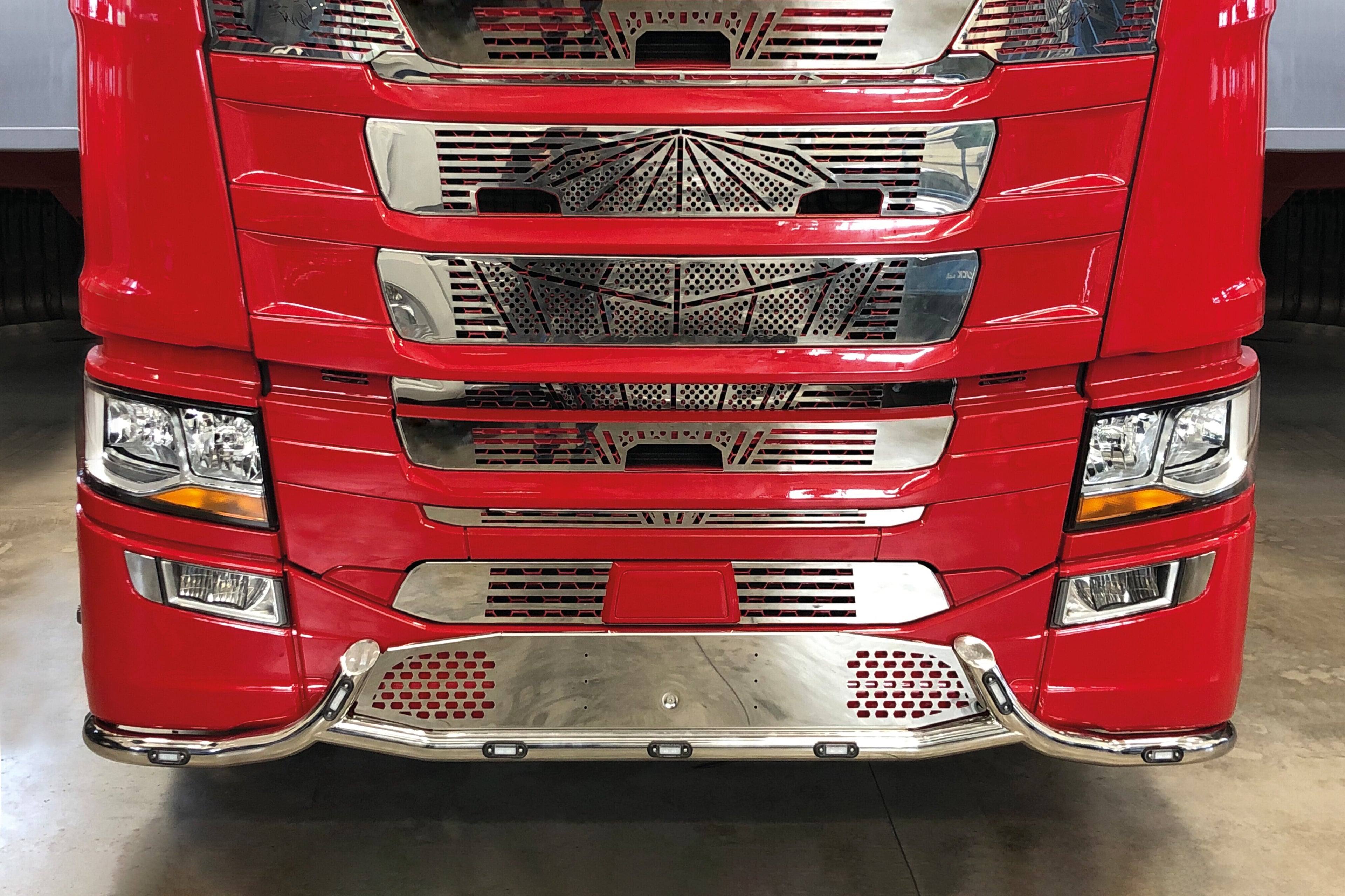 Barra paraurti con portatarga, stile H, 11 fori - compatibile per Scania G Serie 7 - New Generation (01/18>) No paraurti piccolo - Scania R Serie 7 - New Generation (11/16>02/25) No paraurti piccolo - Scania S Serie 7 - New Generation (11/16>) No parau...