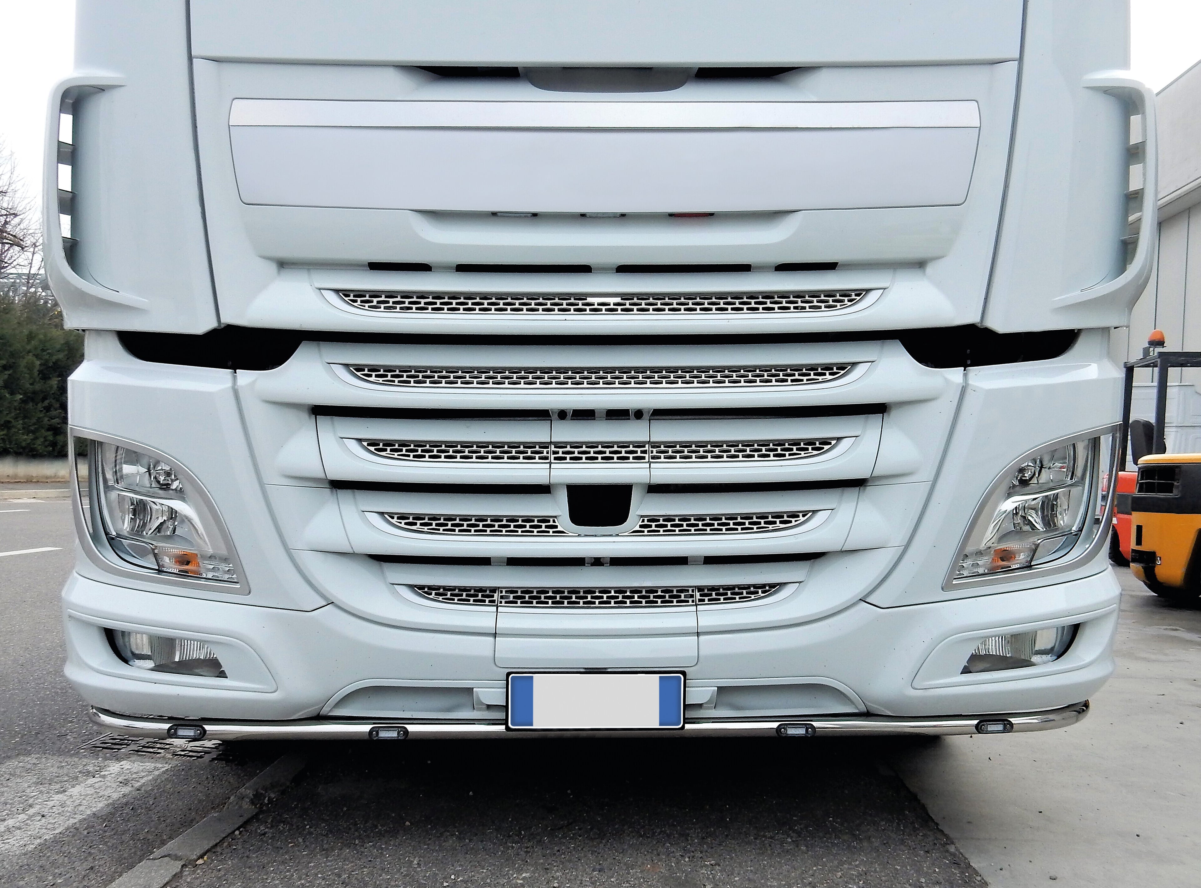 Barra paraurti, standard, 9 fori - compatibile per Daf XF 106 (10/12>05/21) Sospensioni aria