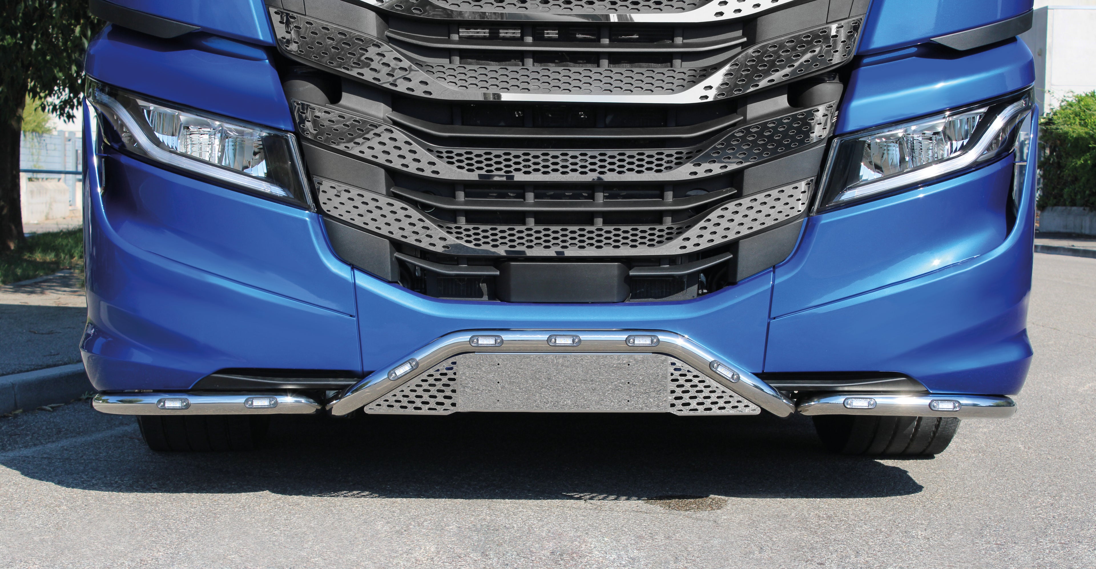 Barra paraurti con portatarga, kit 3 pz, 13 fori - compatibile per Iveco S-Way (10/19>)