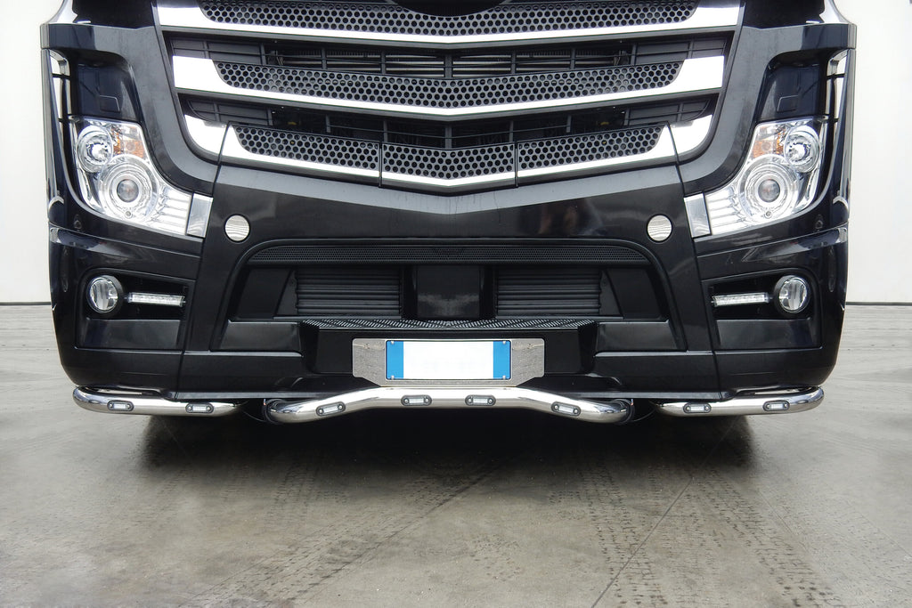 Barra paraurti con portatarga, kit 3 pz, 13 fori - compatibile per Mercedes Actros MP4 (09/11>09/19) Sospensioni aria - Mercedes Actros MP5 (10/19>) Sospensioni aria - Mercedes Actros MP5 L (11/21>) Sospensioni aria