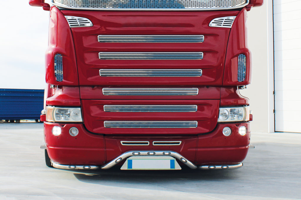Barra paraurti con portatarga, kit 3 pz, 13 fori - compatibile per Scania R Serie 6 (09/09>08/13) Sospensioni aria, Paraurti grande - Scania R Serie 6 - Streamline (09/13>12/17) Sospensioni aria, Paraurti grande