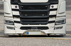 Barra paraurti con portatarga, kit 3 pz, 13 fori - compatibile per Scania G Serie 7 - New Generation (01/18>) Paraurti piccolo - Scania R Serie 7 - New Generation (11/16>02/25) Paraurti piccolo - Scania S Serie 7 - New Generation (11/16>) Paraurti piccolo