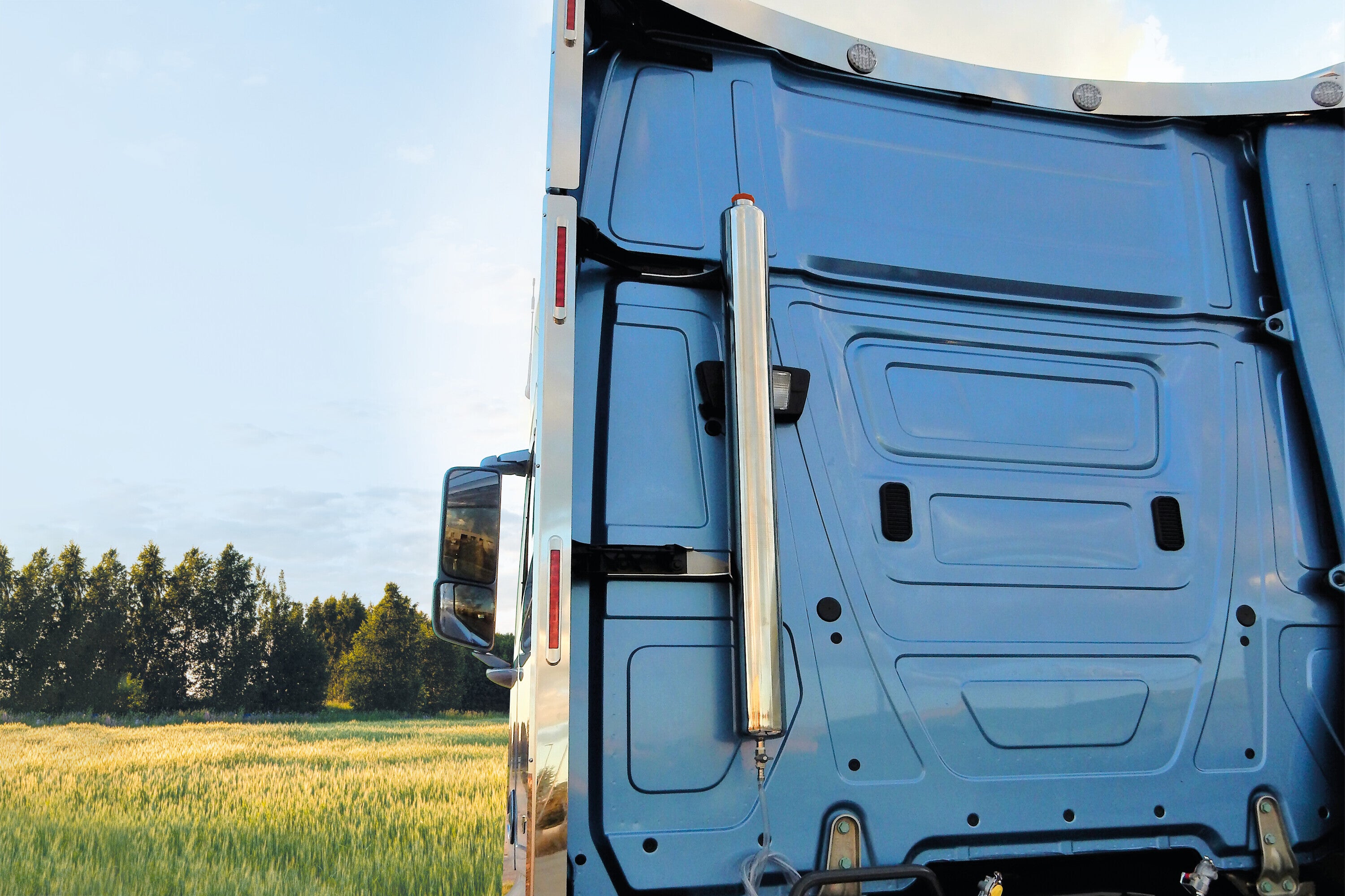 Tanica acqua tubolare - compatibile per Mercedes Actros MP4 (09/11>09/19) - Mercedes Actros MP5 (10/19>) - Mercedes Actros MP5 L (11/21>) - Mercedes Actros MP5 F (11/21>) - Mercedes Actros L ProCabin (12/24>)