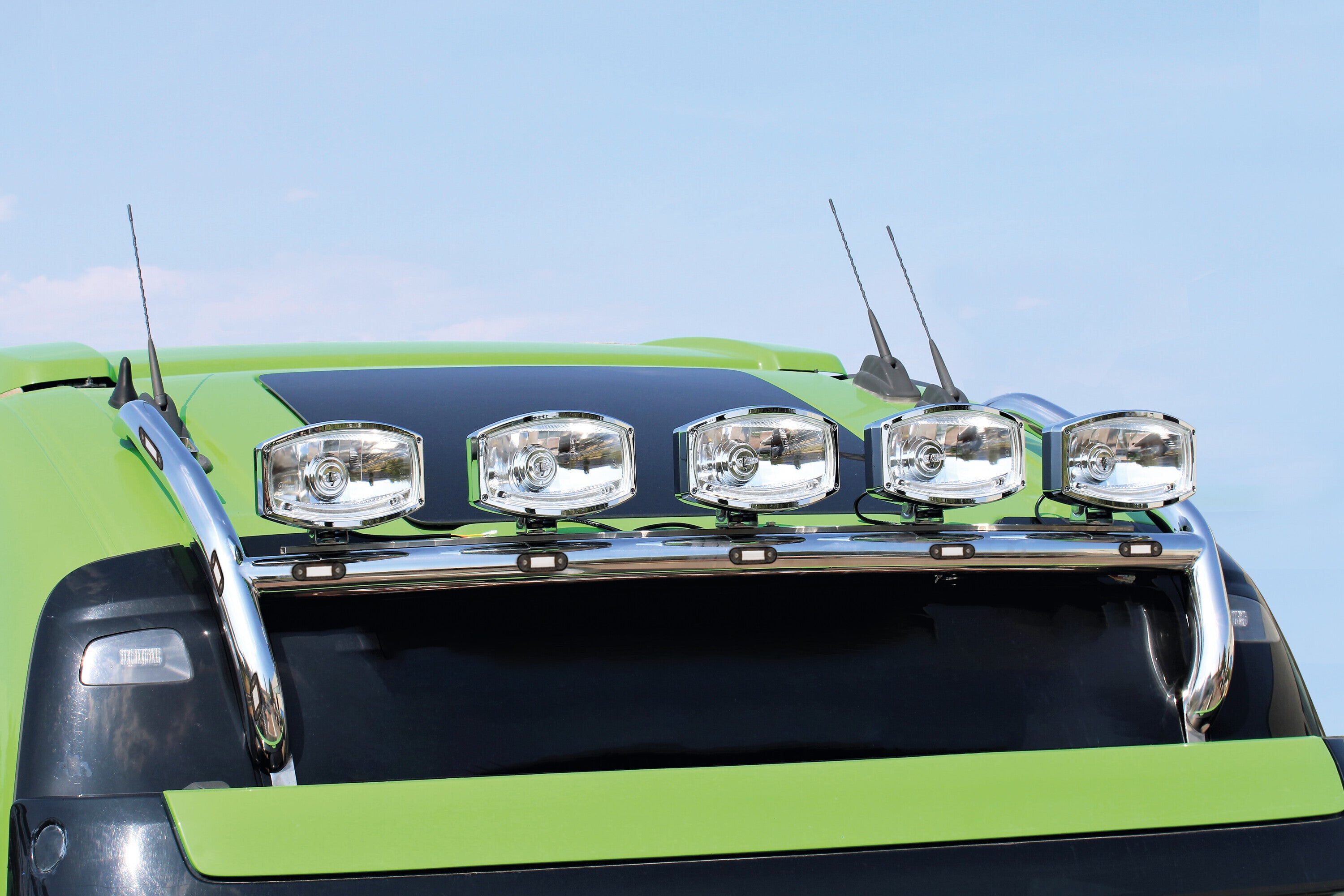 Barra portafari per tetto, stile H, 11 fori - compatibile per Volvo FH Aero (01/24>) Globetrotter - Volvo FH Serie 4 (09/12>05/21) Globetrotter - Volvo FH Serie 5 (06/21>) Globetrotter