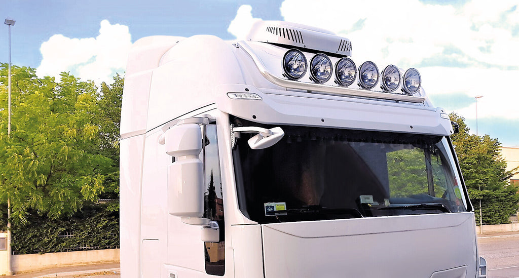 Barra portafari per tetto, standard corto - compatibile per Iveco Stralis (08/02>12/12) Tetto da forare - Iveco Stralis (07/12>12/19) Tetto da forare - Iveco Stralis Hi-Way (07/12>08/16) Tetto da forare - Iveco Stralis XP (09/16>12/19) Tetto da forare