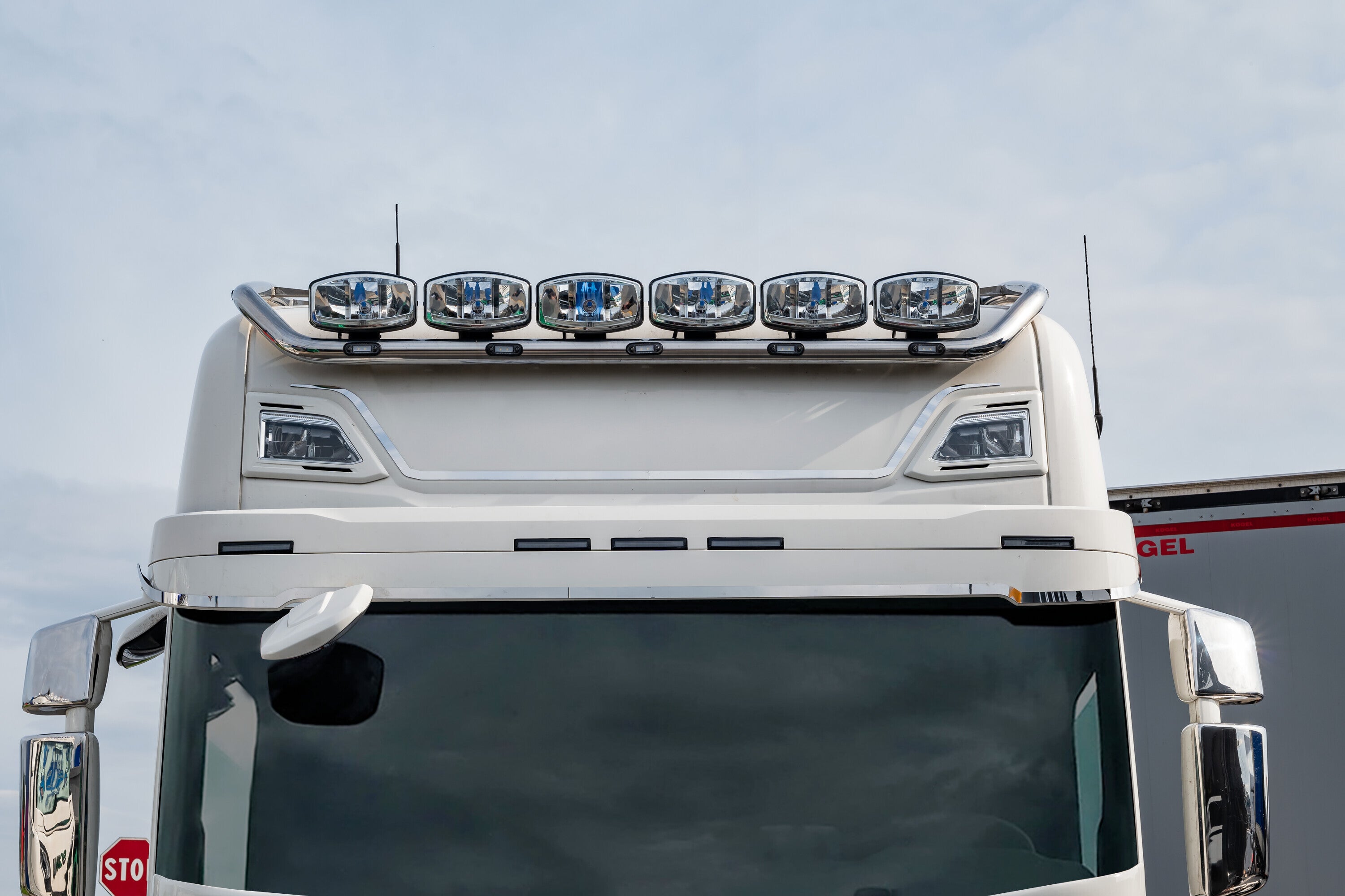 Barra portafari per tetto, standard corto, 9 fori - compatibile per Scania G Serie 7 - New Generation (01/18>) Highline, Tetto da forare - Scania R Serie 7 - New Generation (11/16>02/25) Highline, Tetto da forare - Scania S Serie 7 - New Generation (11...