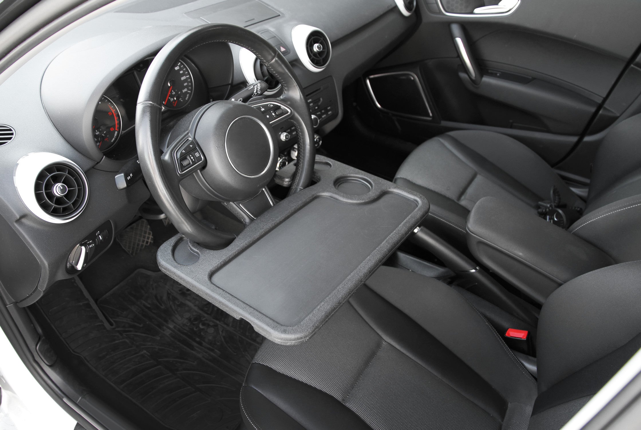 Driver’s Desk, tavolino per volante