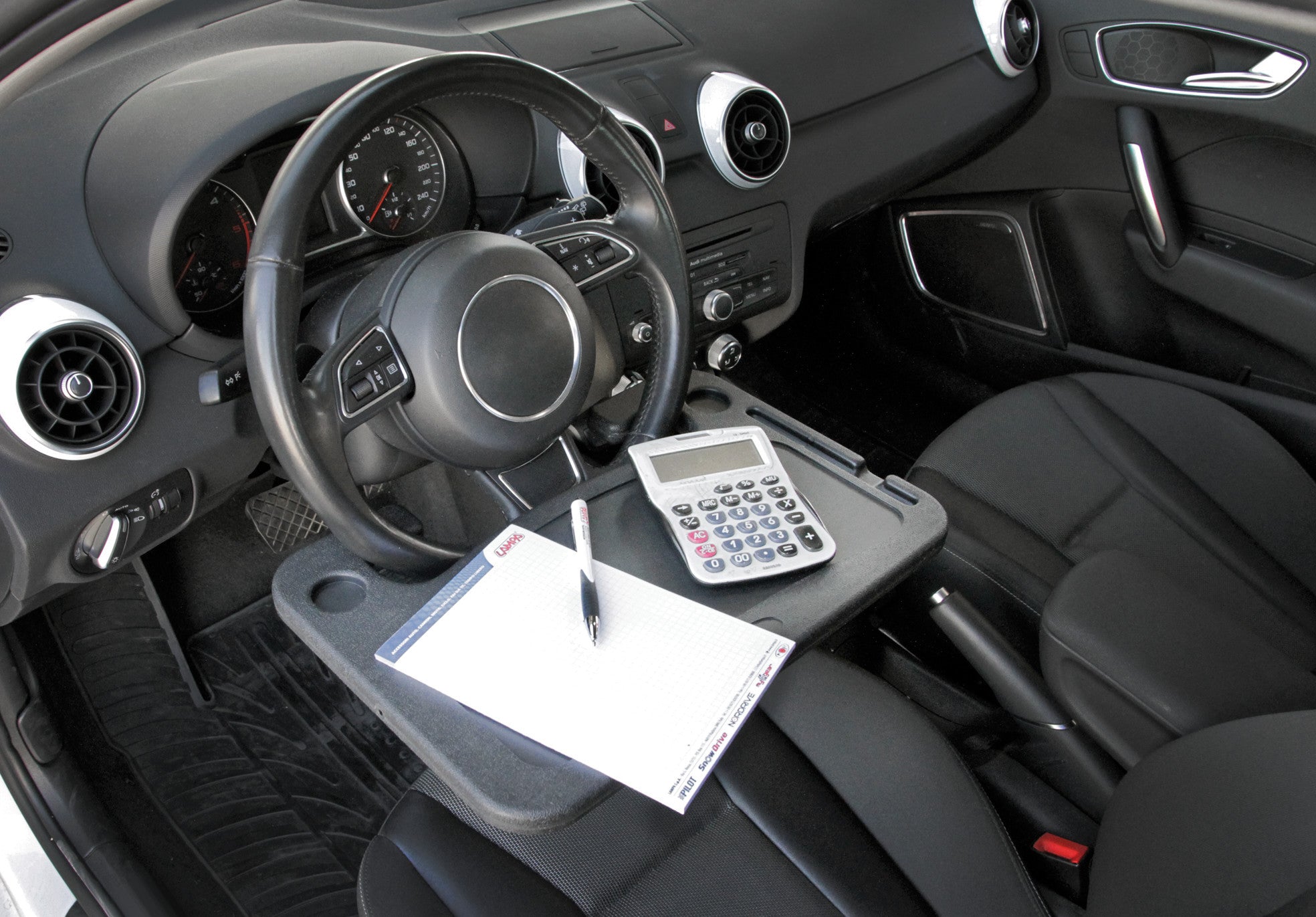 Driver’s Desk, tavolino per volante