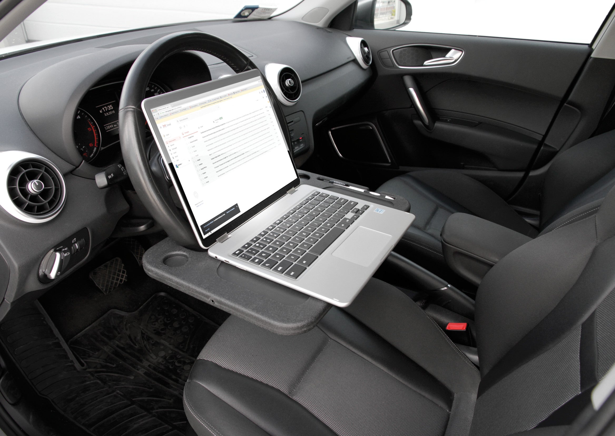 Driver’s Desk, tavolino per volante