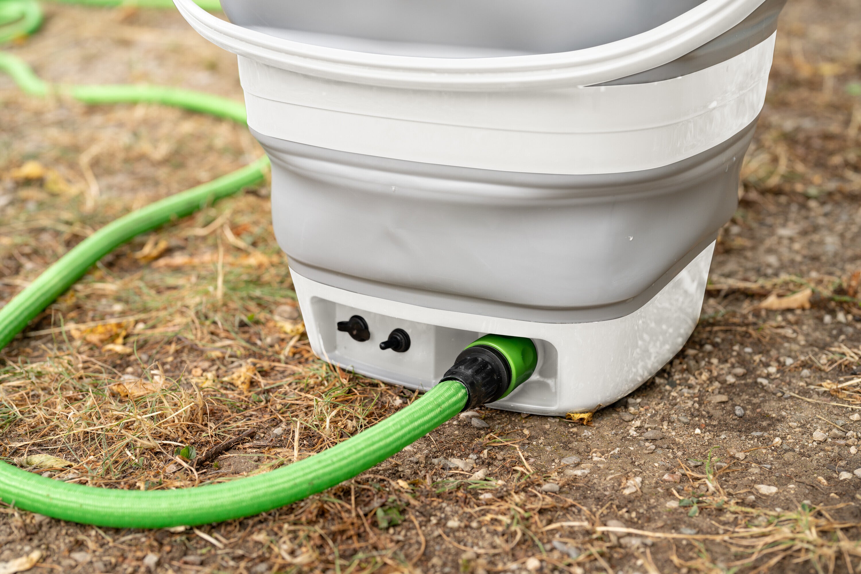 Aquarover, secchio pieghevole con pompa a batteria ricaricabile - 15 L