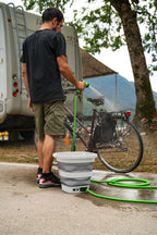 Aquarover, secchio pieghevole con pompa a batteria ricaricabile - 15 L