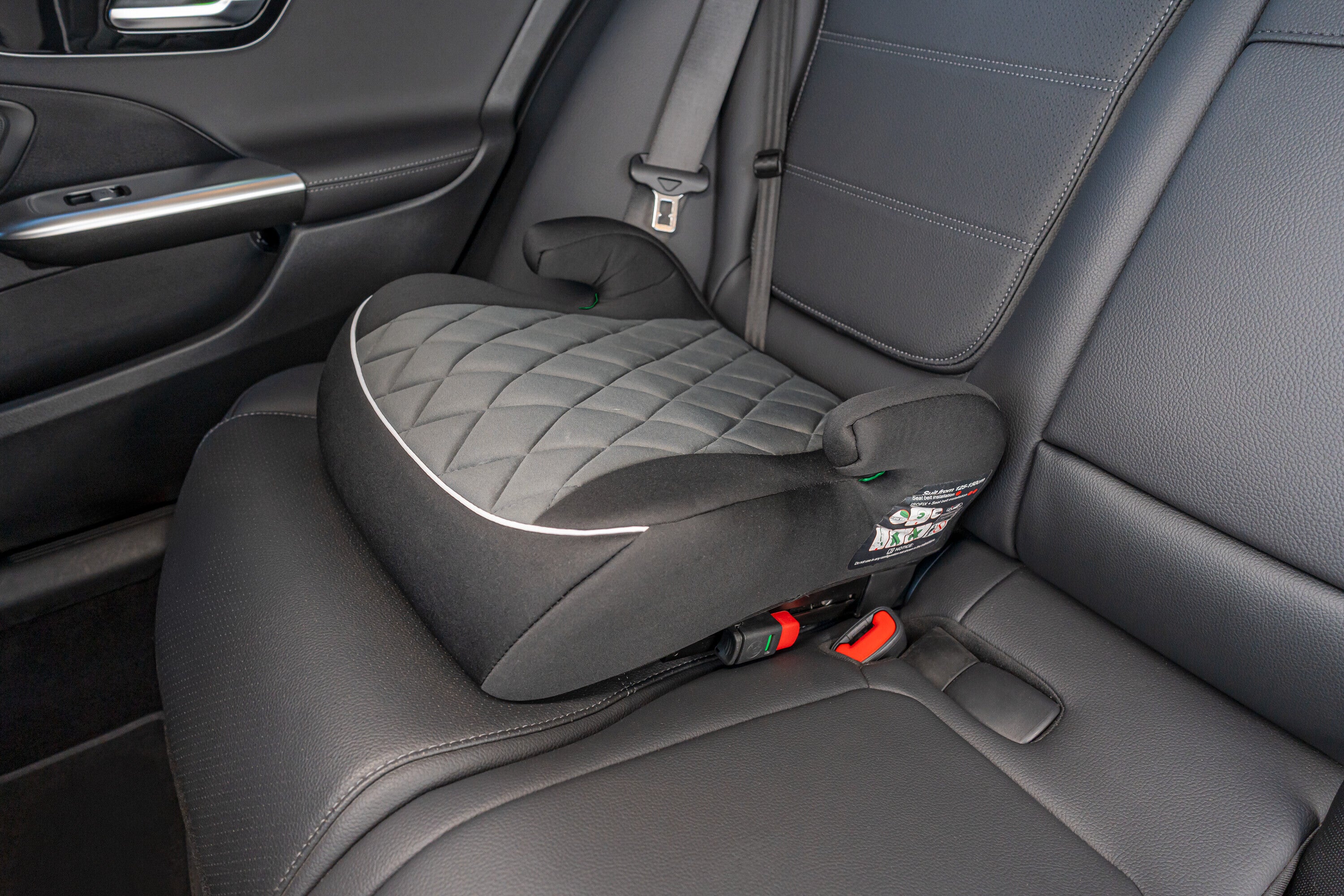 HF06, Rialzo auto i-Size con ISOFIX