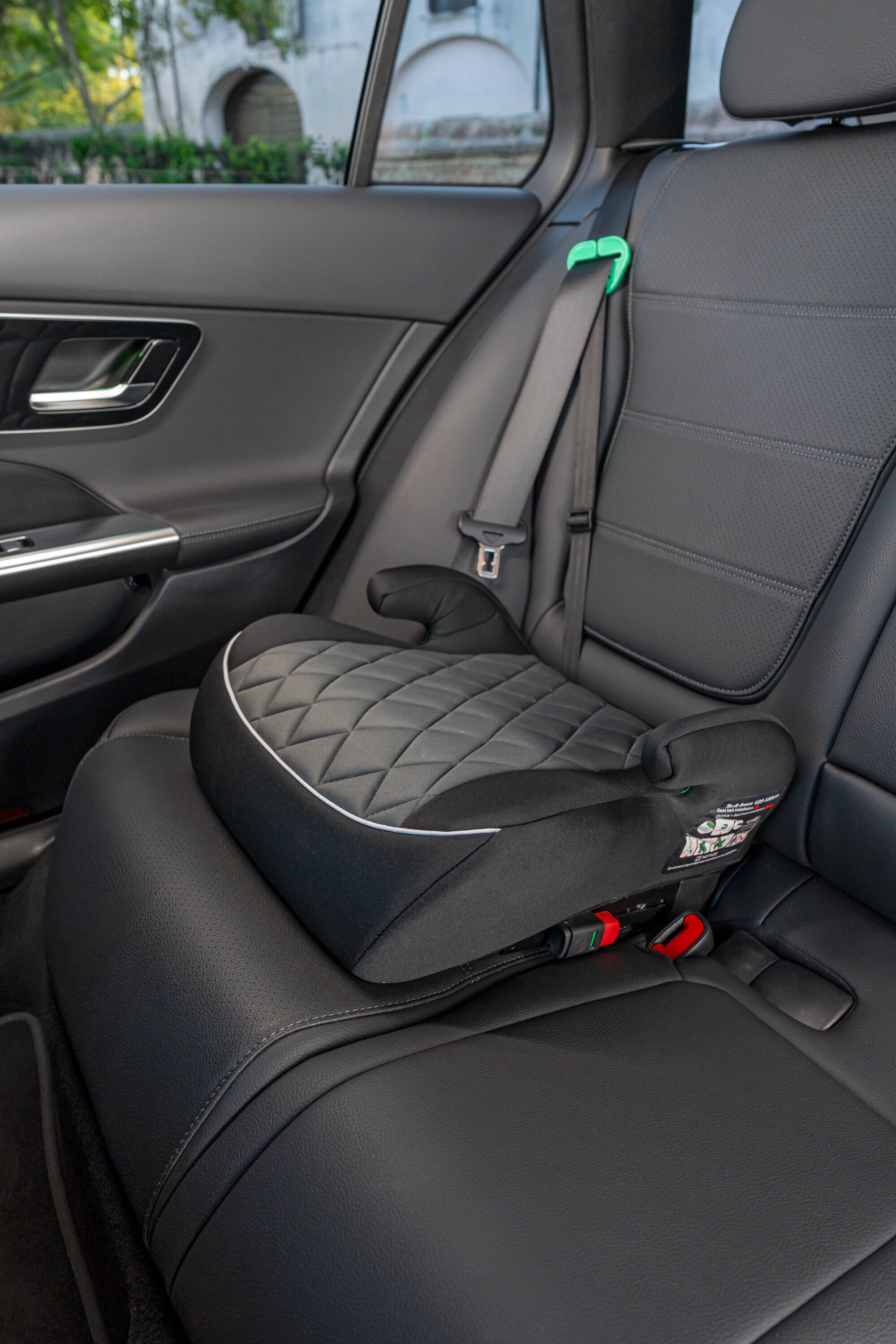 HF06, Rialzo auto i-Size con ISOFIX
