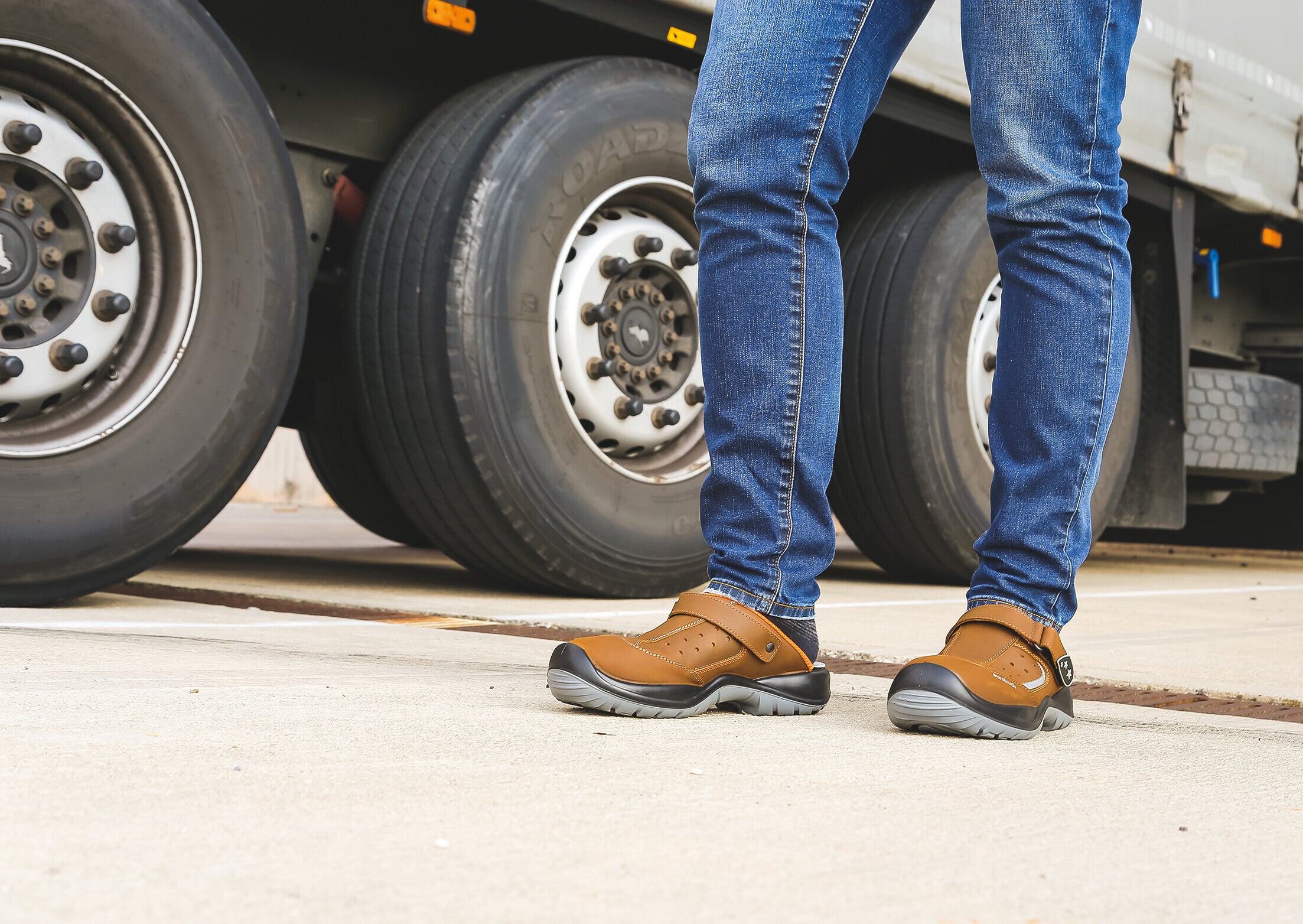 Lion Brown, sabot antinfortunisticI - EU 38 - UK 5