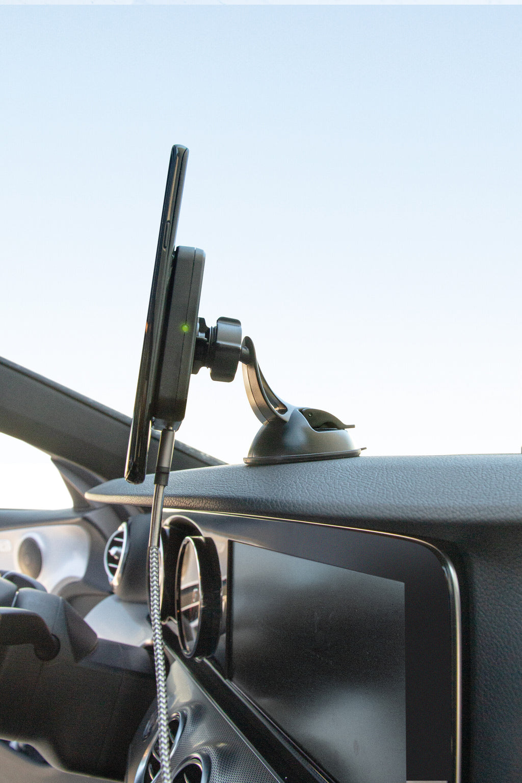 Magneto Wireless, porta telefono magnetico con carica batteria wireless