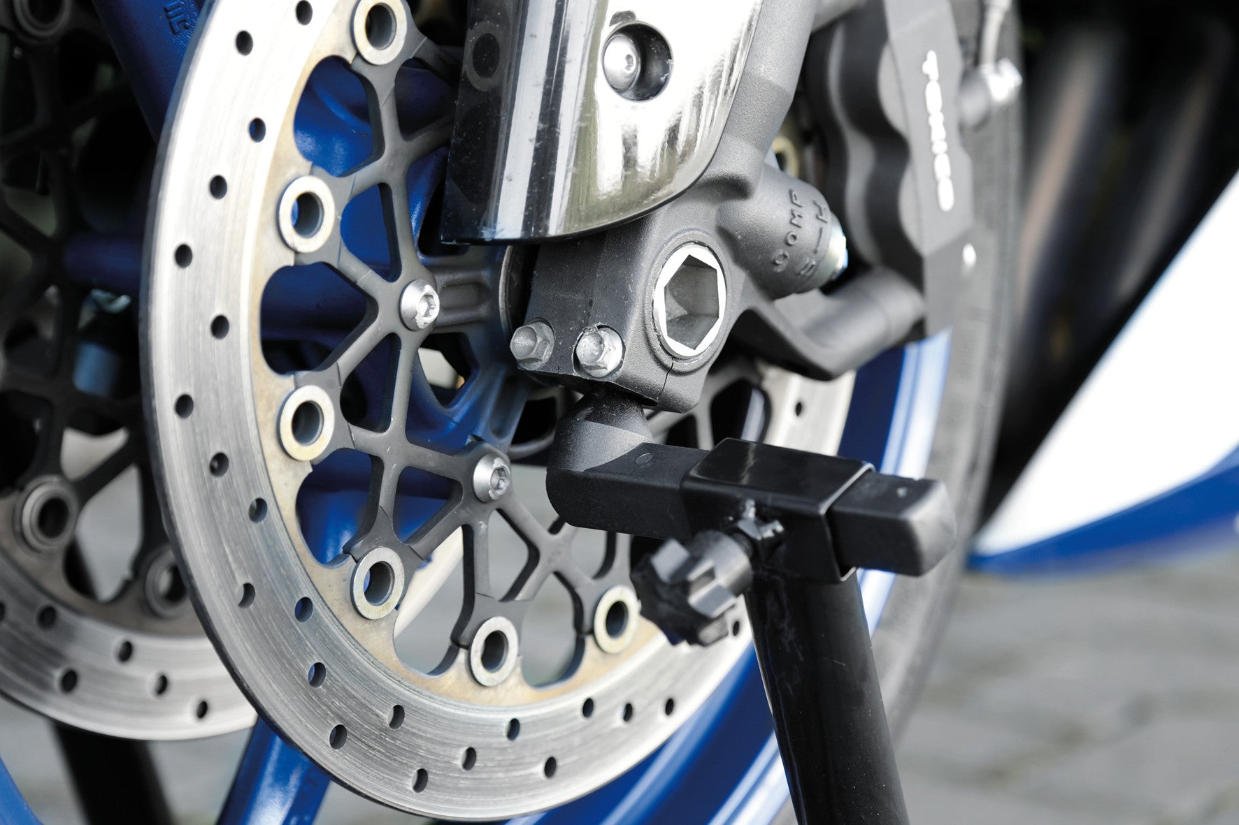 Stand Up Front, cavalletto anteriore per moto