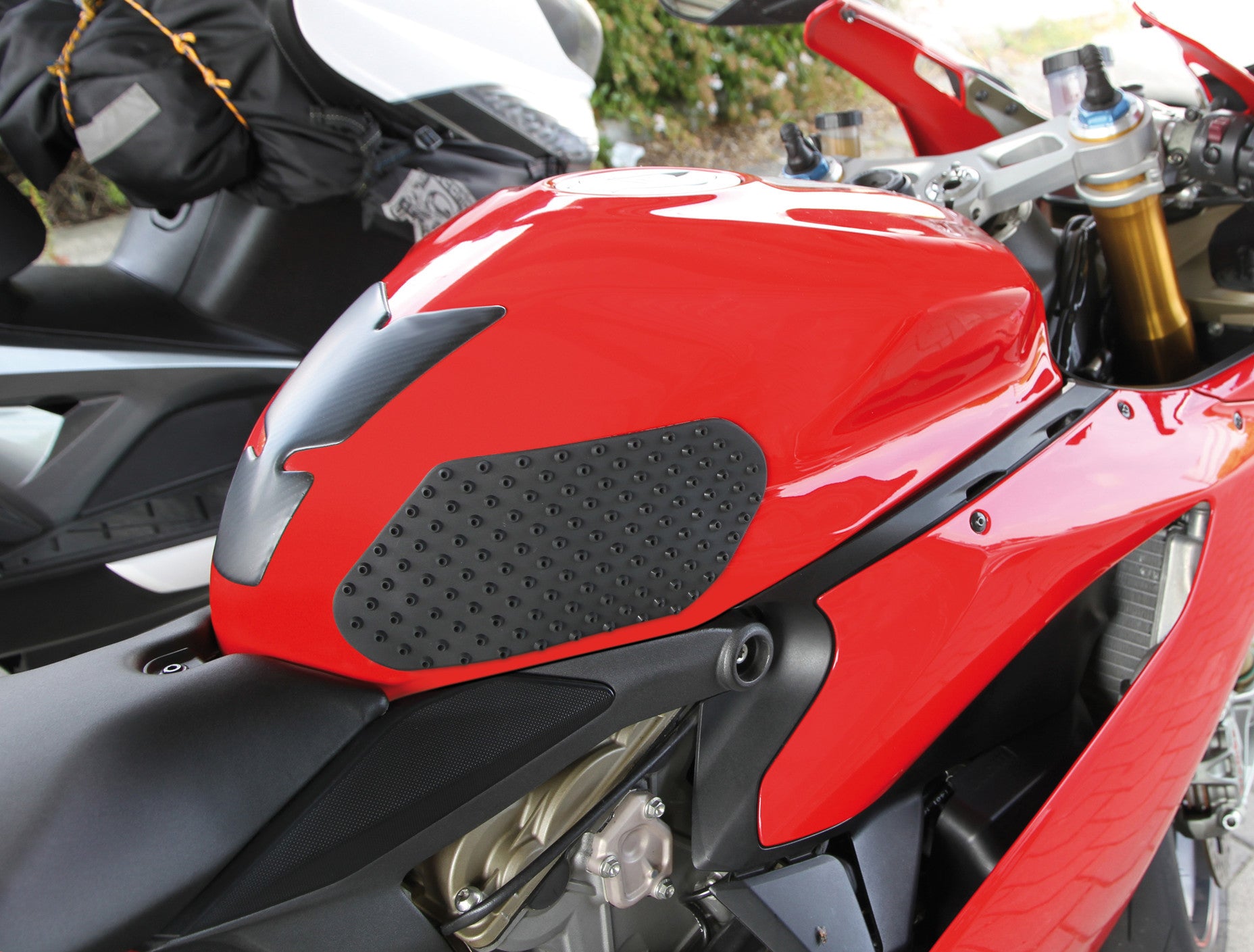 Grip-Tank X1, coppia protezioni adesive per serbatoio - Nero