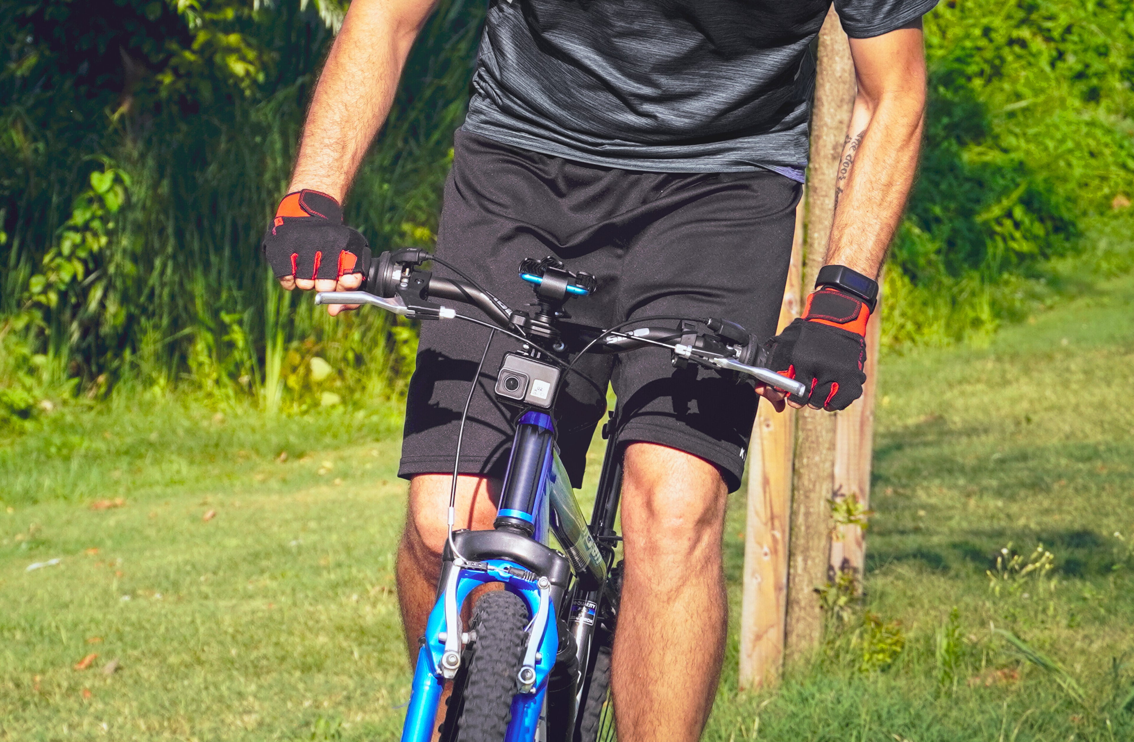 Combo, supporto per action cam con attacco fisso per manubrio