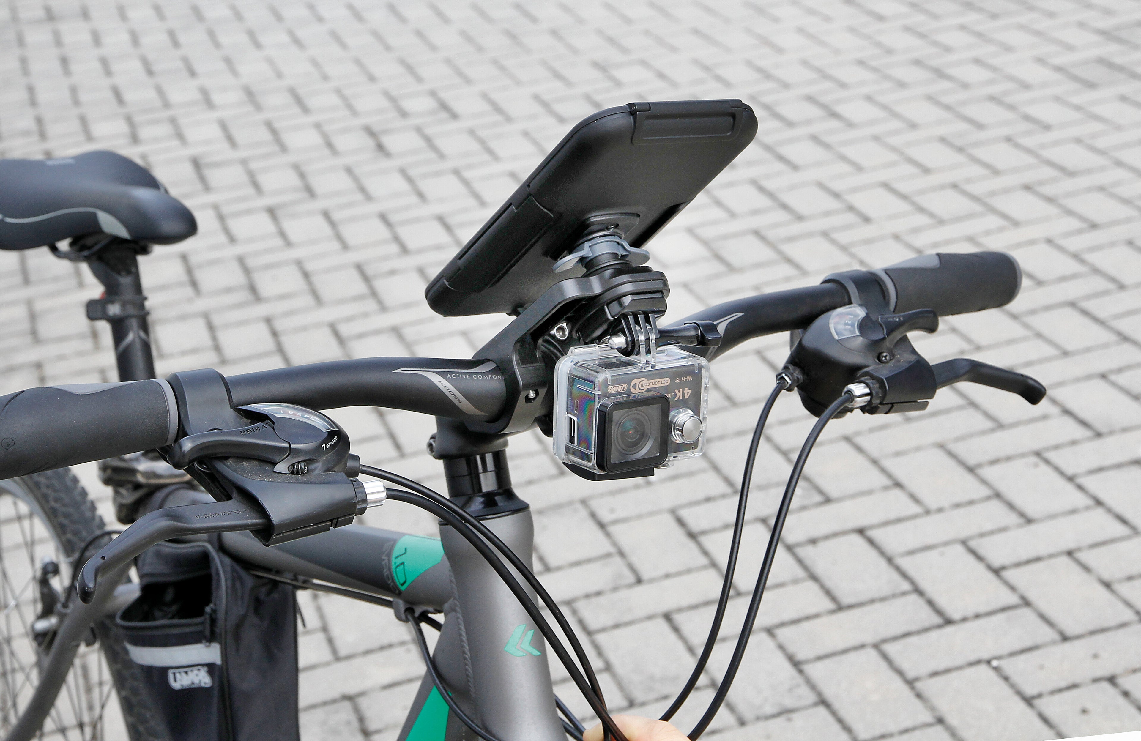 Combo, supporto per action cam con attacco fisso per manubrio