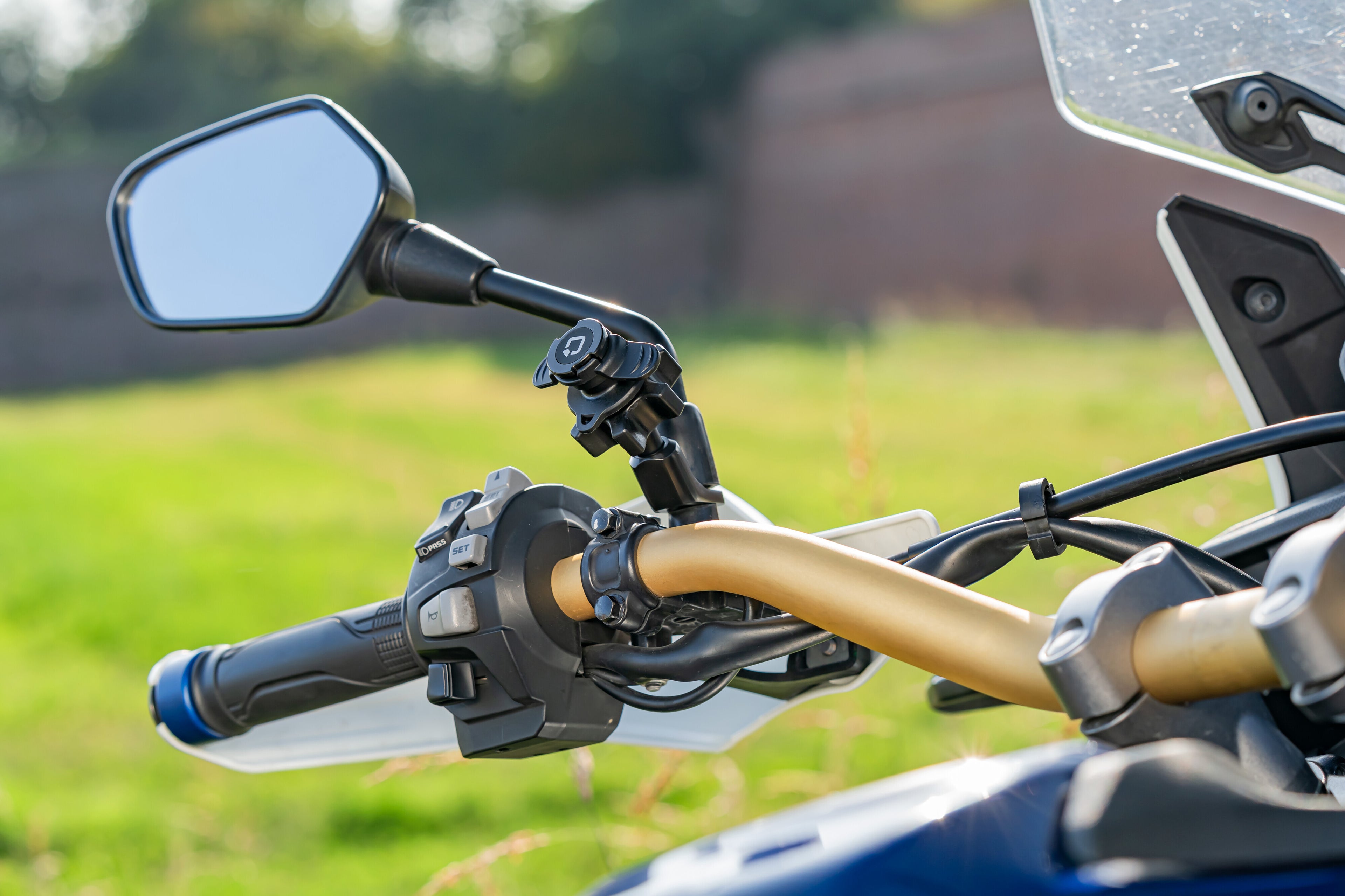 Titan Pole, supporto con attacco per specchietti o viti passanti