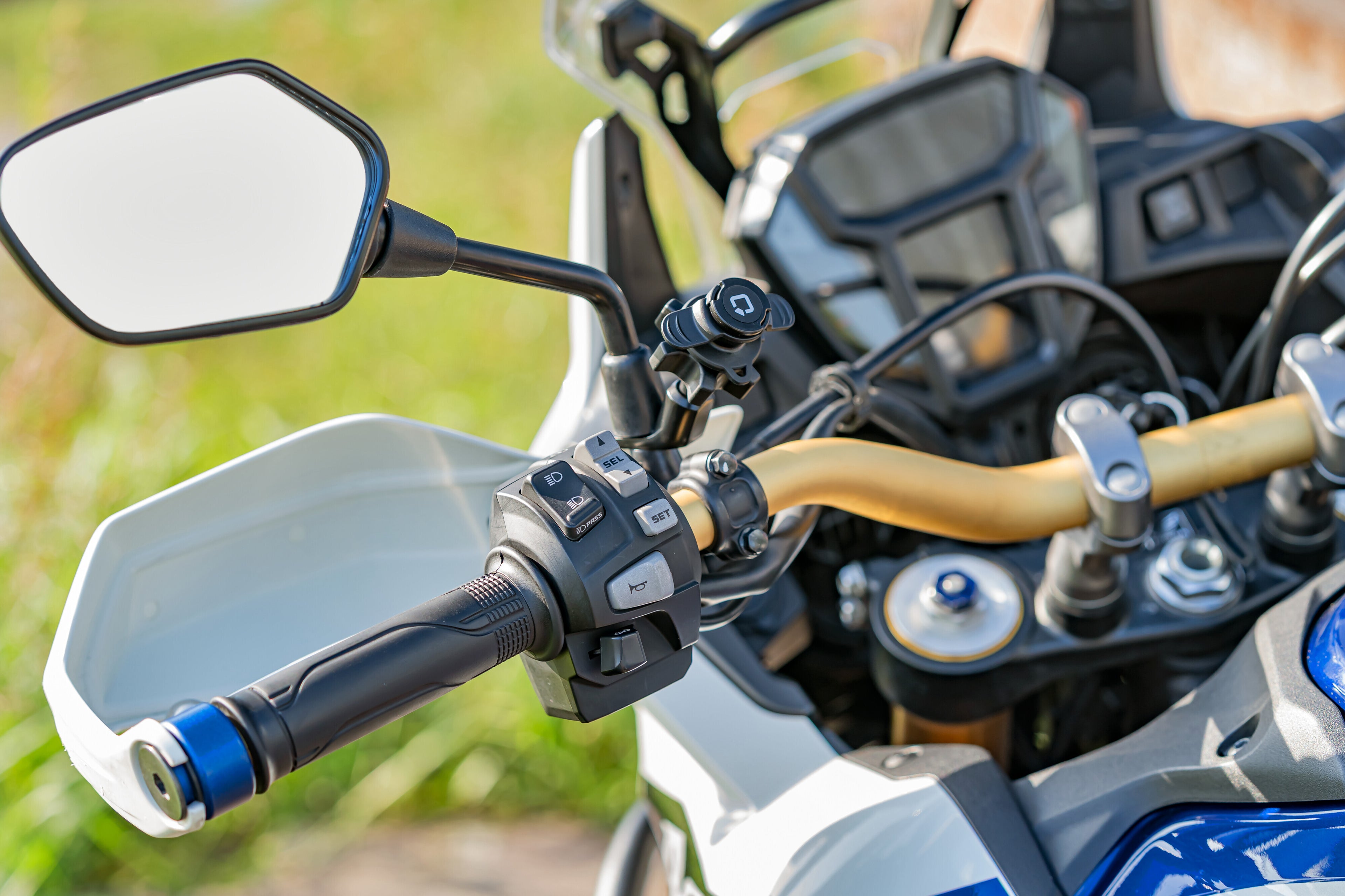 Titan Pole, supporto con attacco per specchietti o viti passanti
