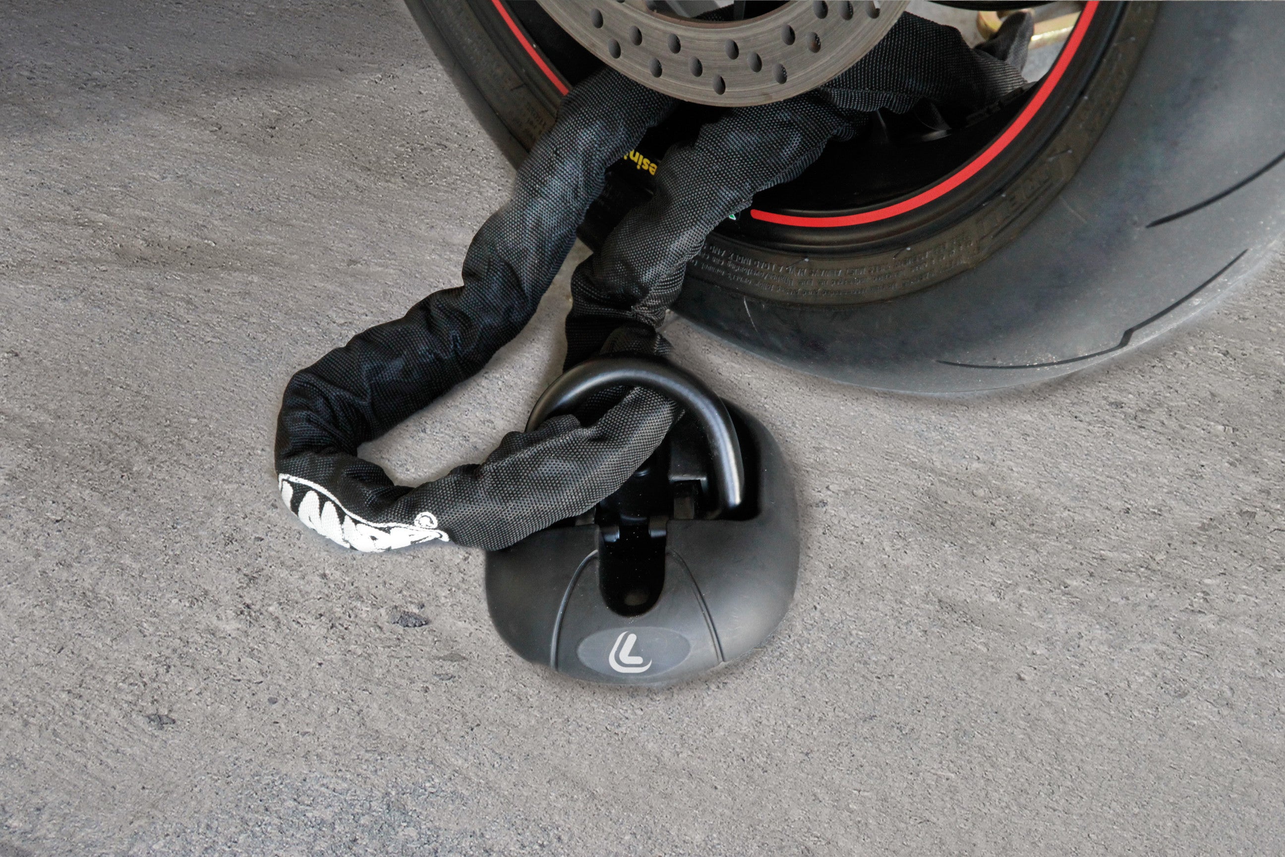 Shield 4, ancoraggio per moto da installare a pavimento