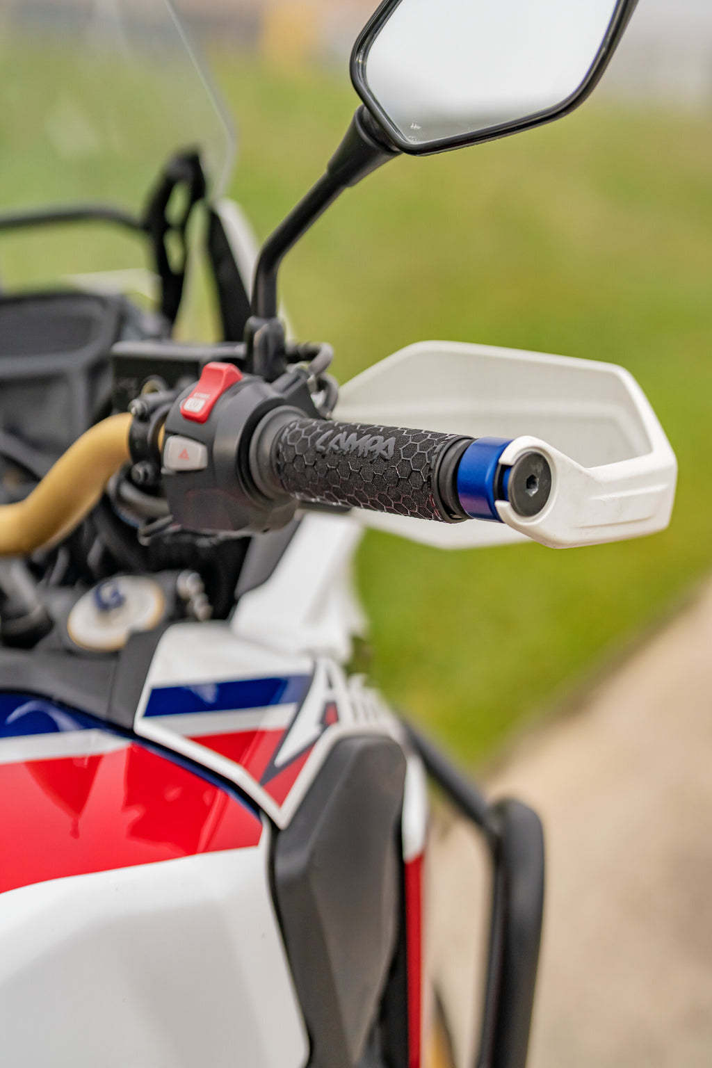 Manopole riscaldate con presa USB