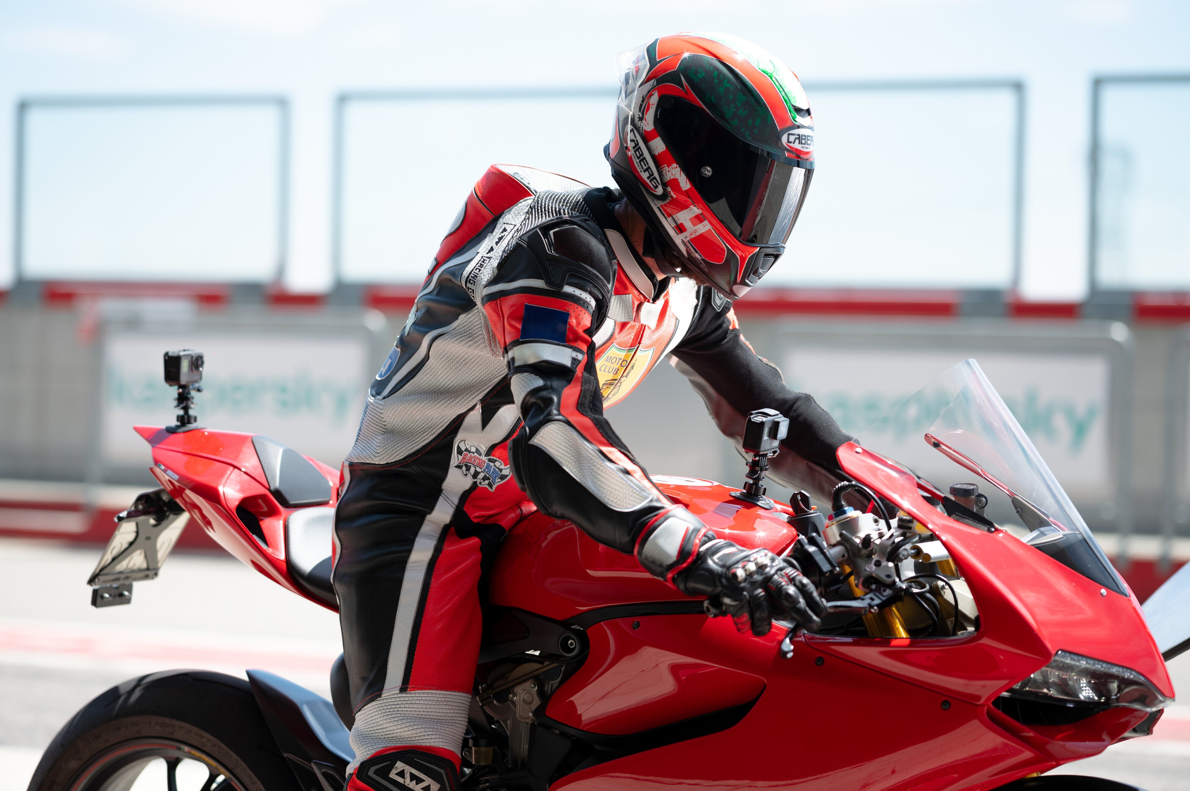 Titan Stick, supporto con attacco a fissaggio adesivo
