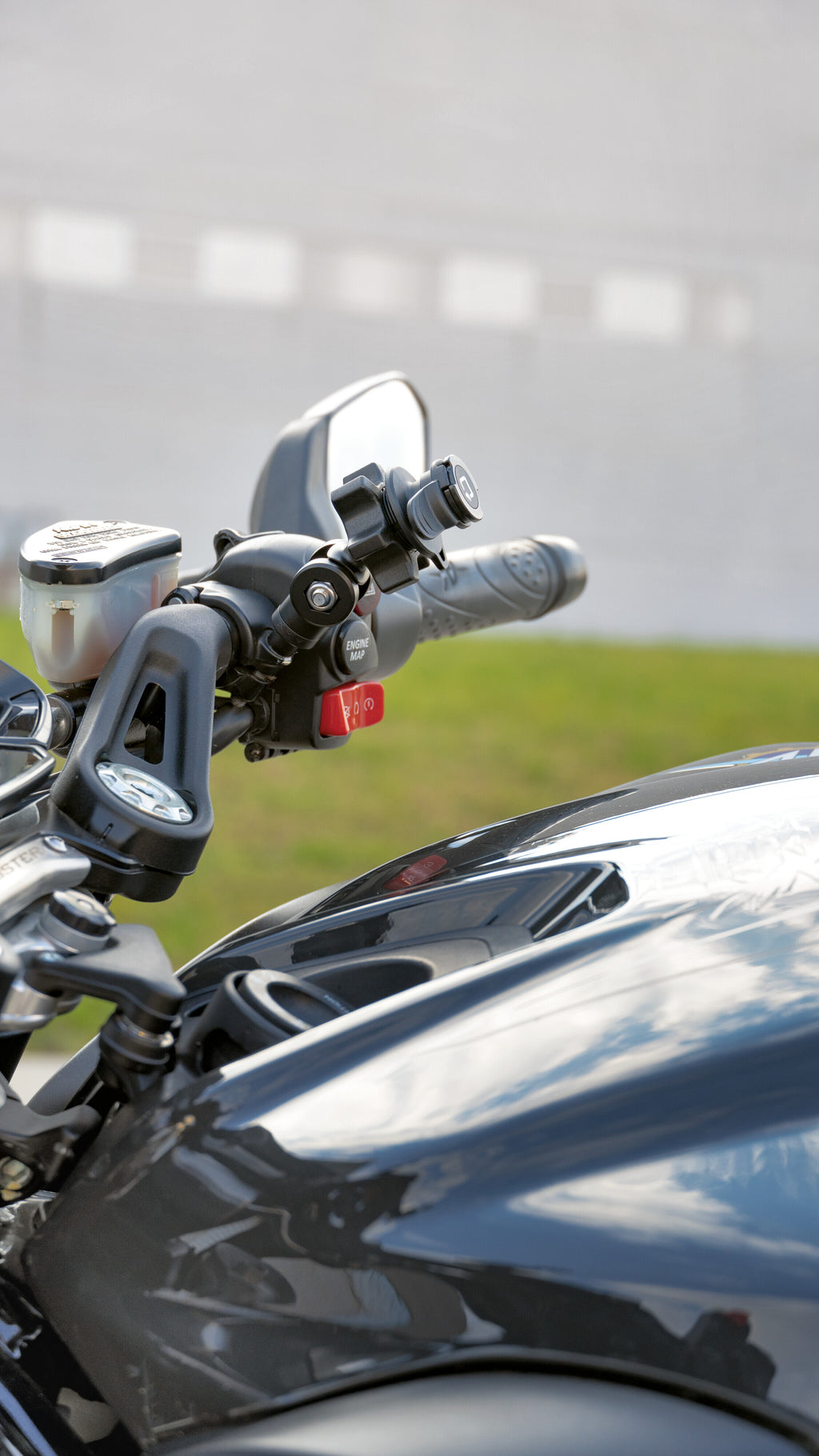 Titan M6 Pro, supporto con attacco per viti e riser M6