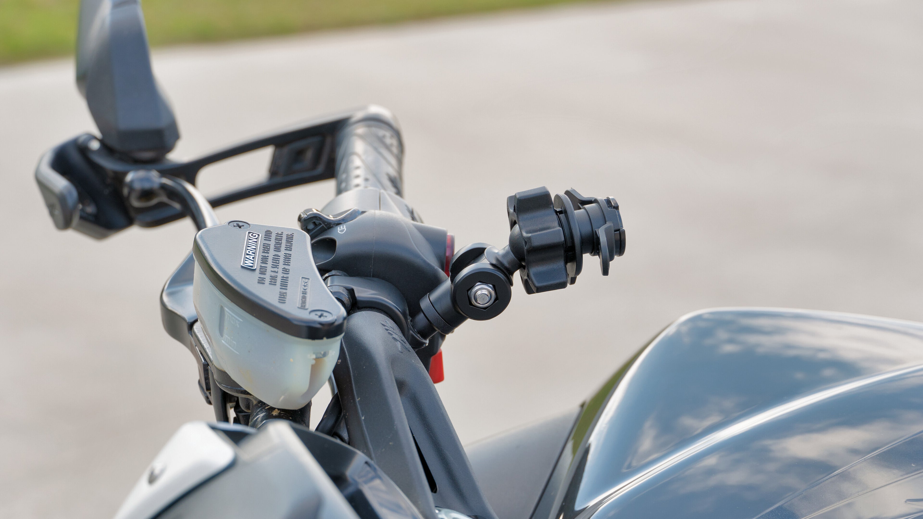 Titan M6 Pro, supporto con attacco per viti e riser M6