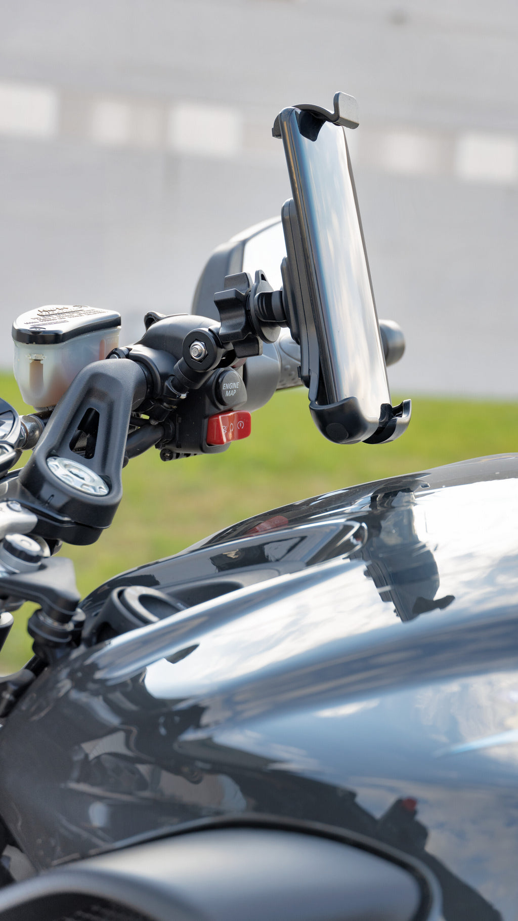 Titan M6 Pro, supporto con attacco per viti e riser M6
