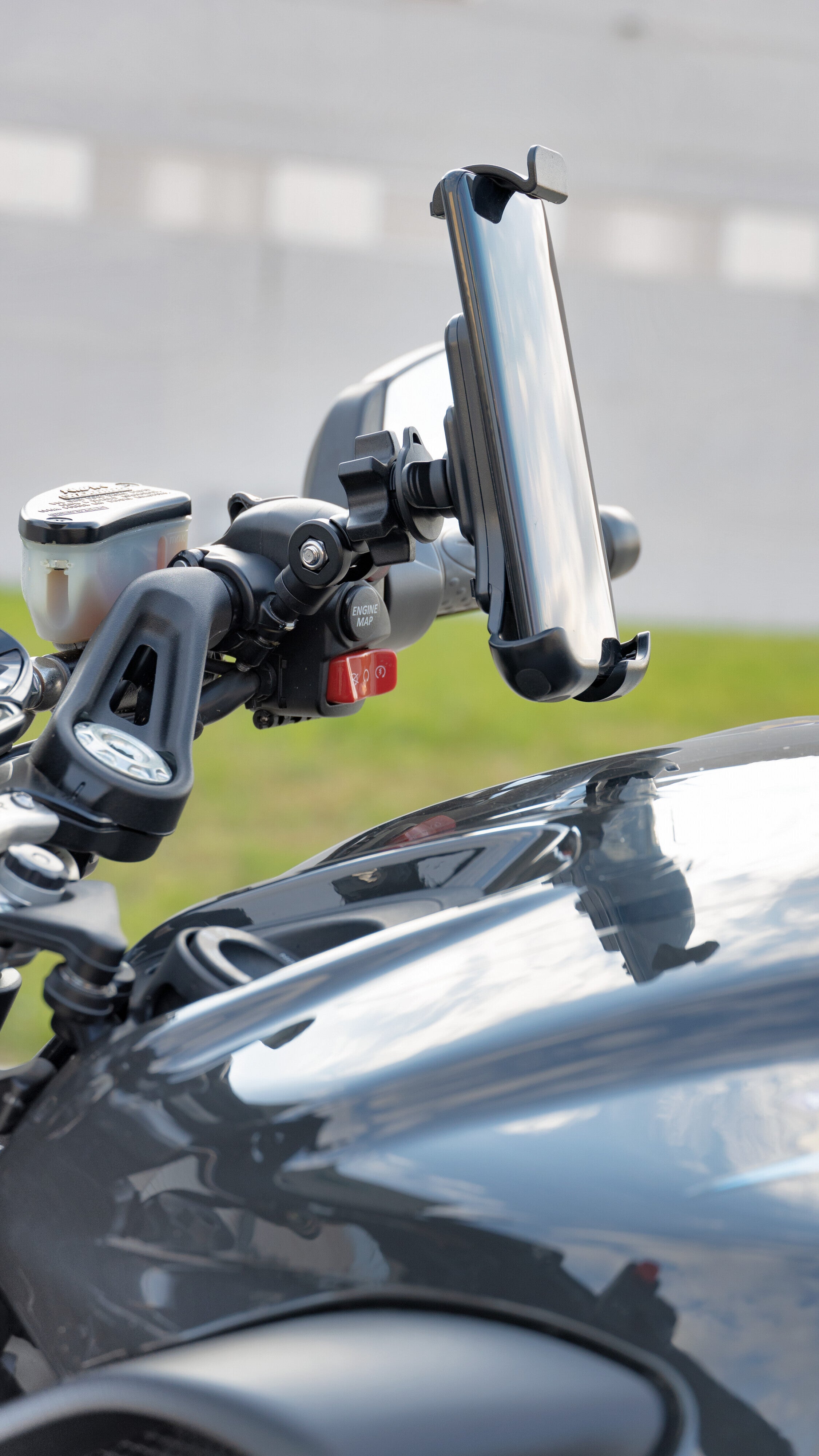 Titan M6 Pro, supporto con attacco per viti e riser M6