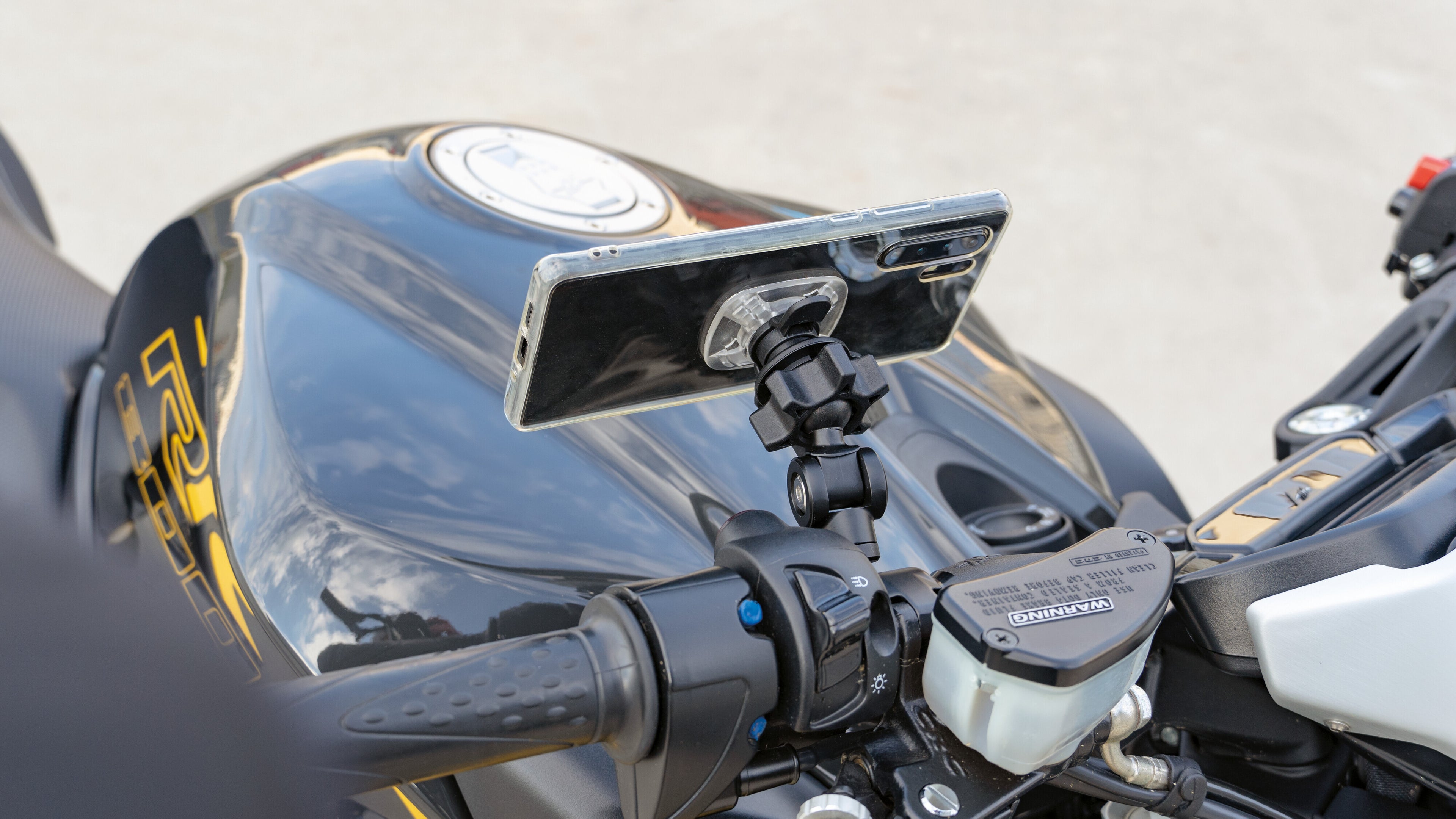 Titan M6 Pro, supporto con attacco per viti e riser M6