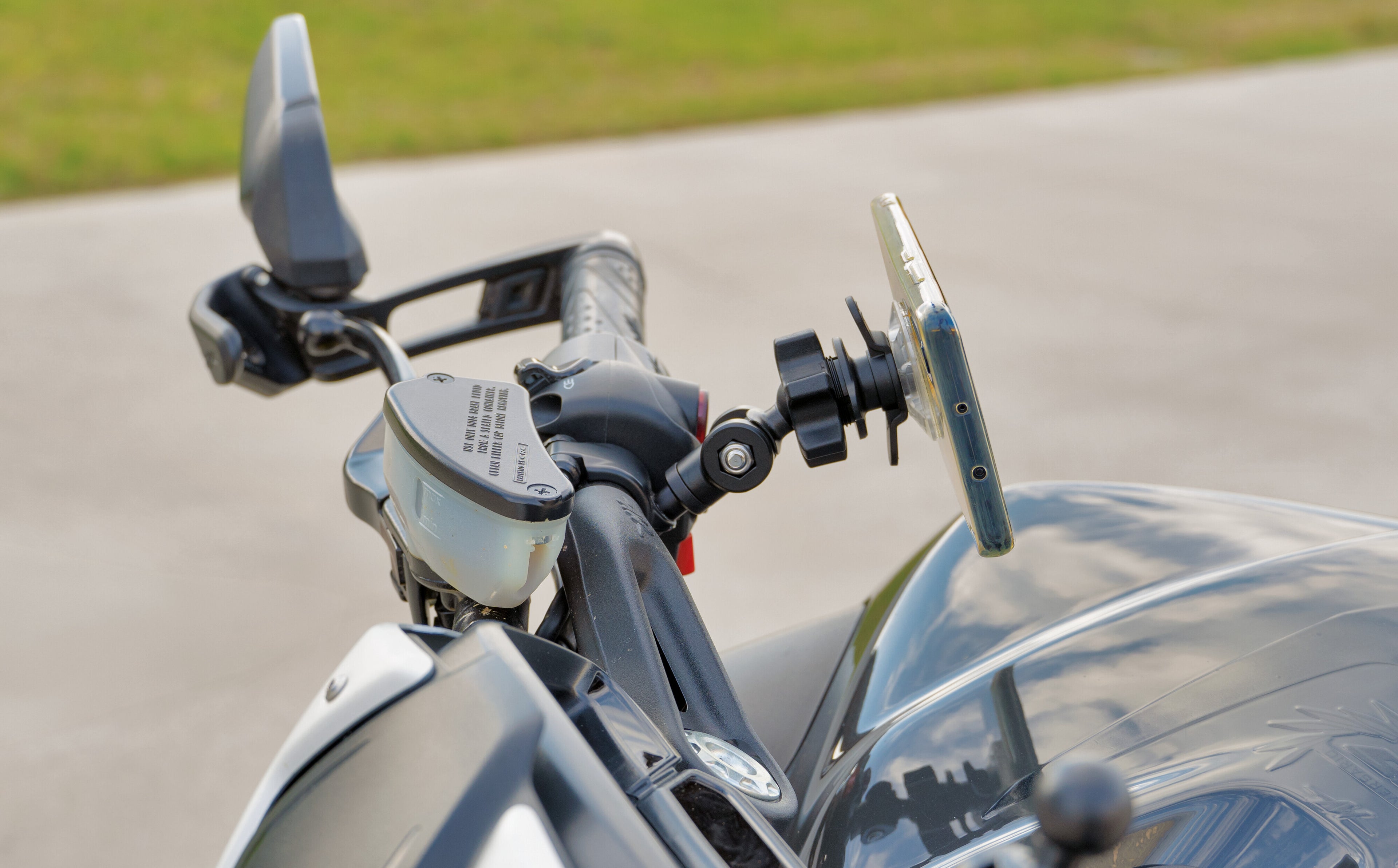 Titan M6 Pro, supporto con attacco per viti e riser M6