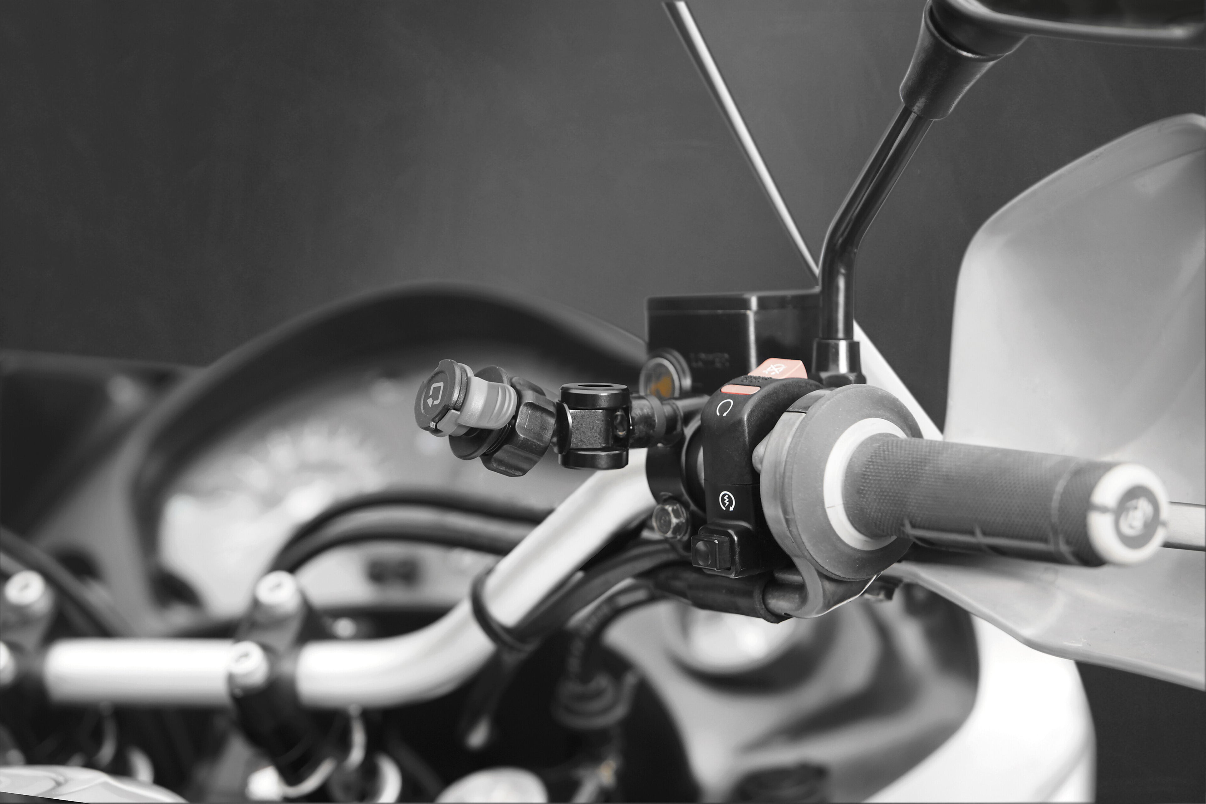 Titan M6 Pro, supporto con attacco per viti e riser M6