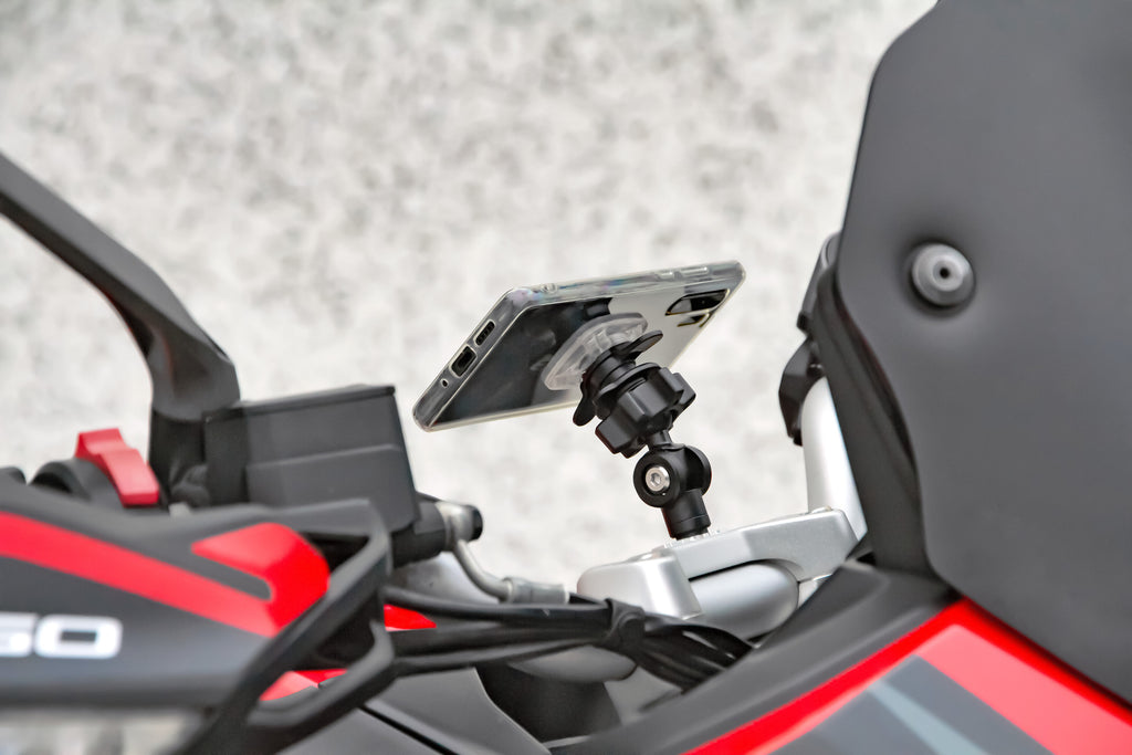 Titan M8 Pro, supporto con attacco per viti e riser M8