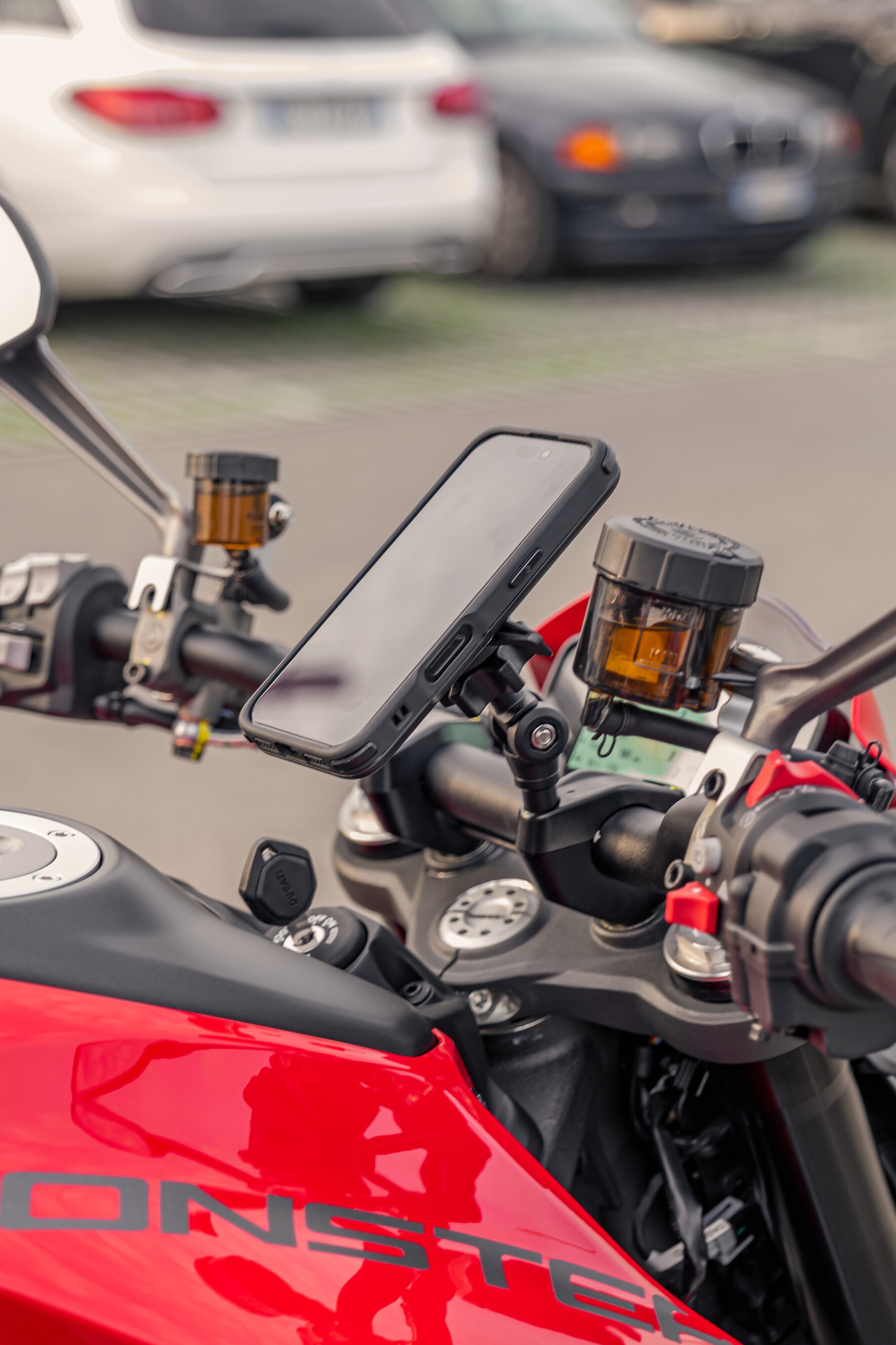 Titan M8 Pro, supporto con attacco per viti e riser M8