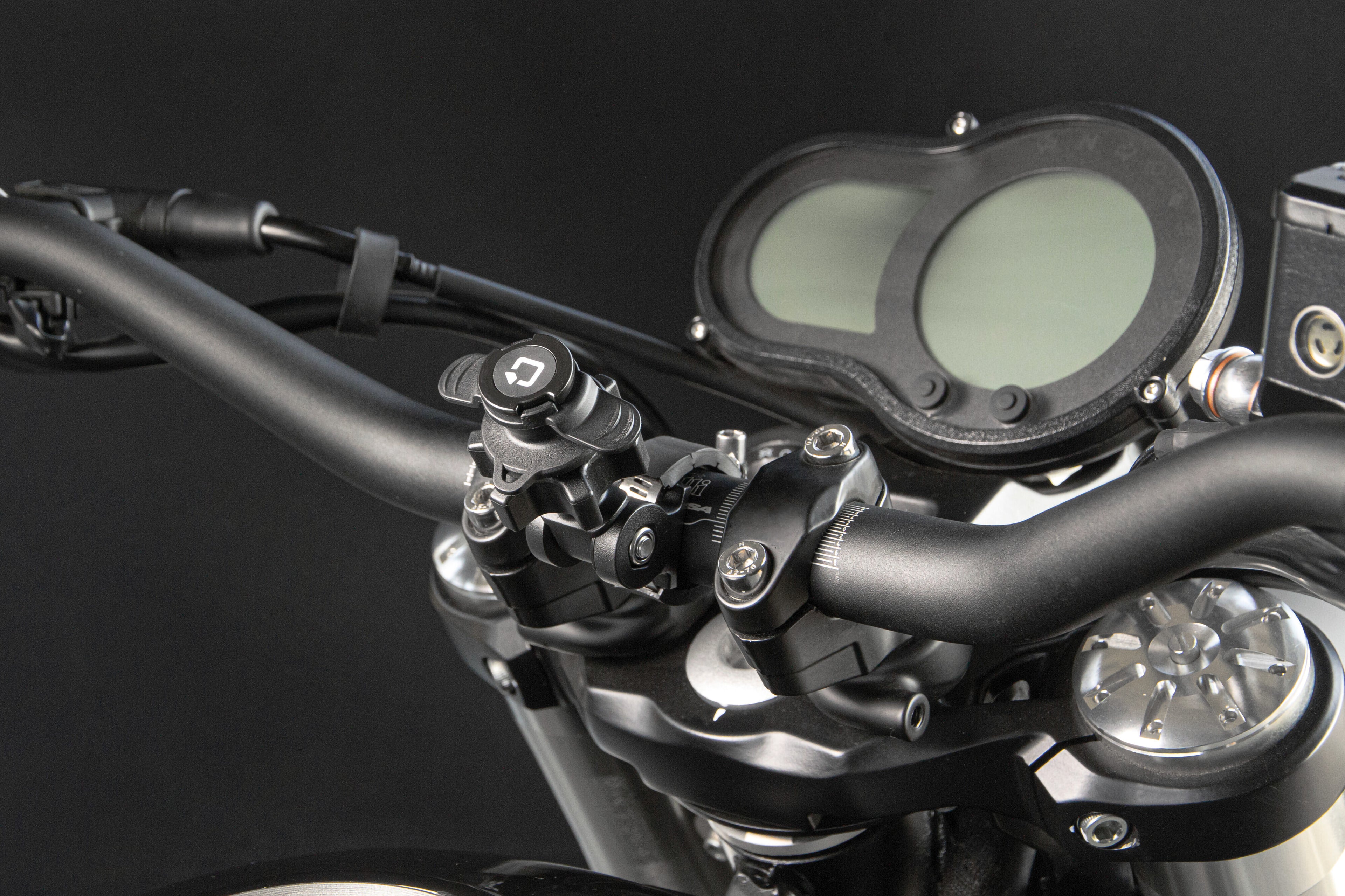 Titan Clamp, attacco multifunzione regolabile per manubrio