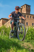 Outfront, supporto con attacco frontale per manubrio