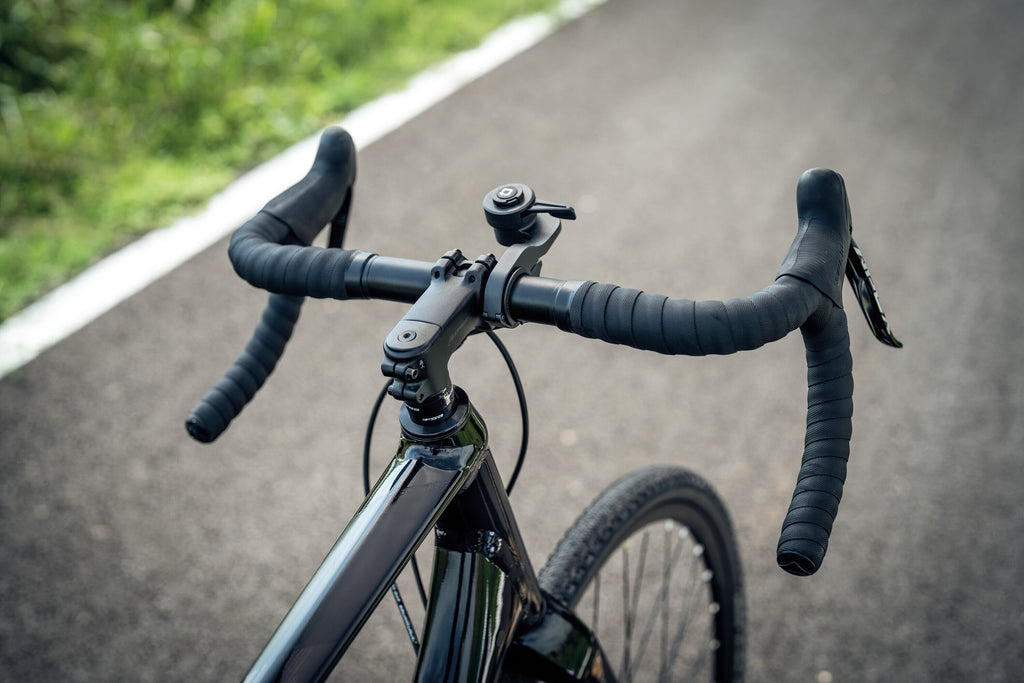 Outfront Pro, porta telefono con profilo basso per manubrio bici